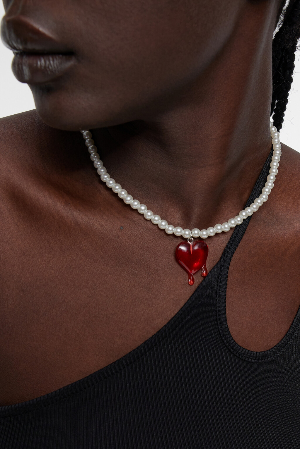 Цепочка на шею с бусинами и подвеской-сердцем - цвет мультиколор - 2