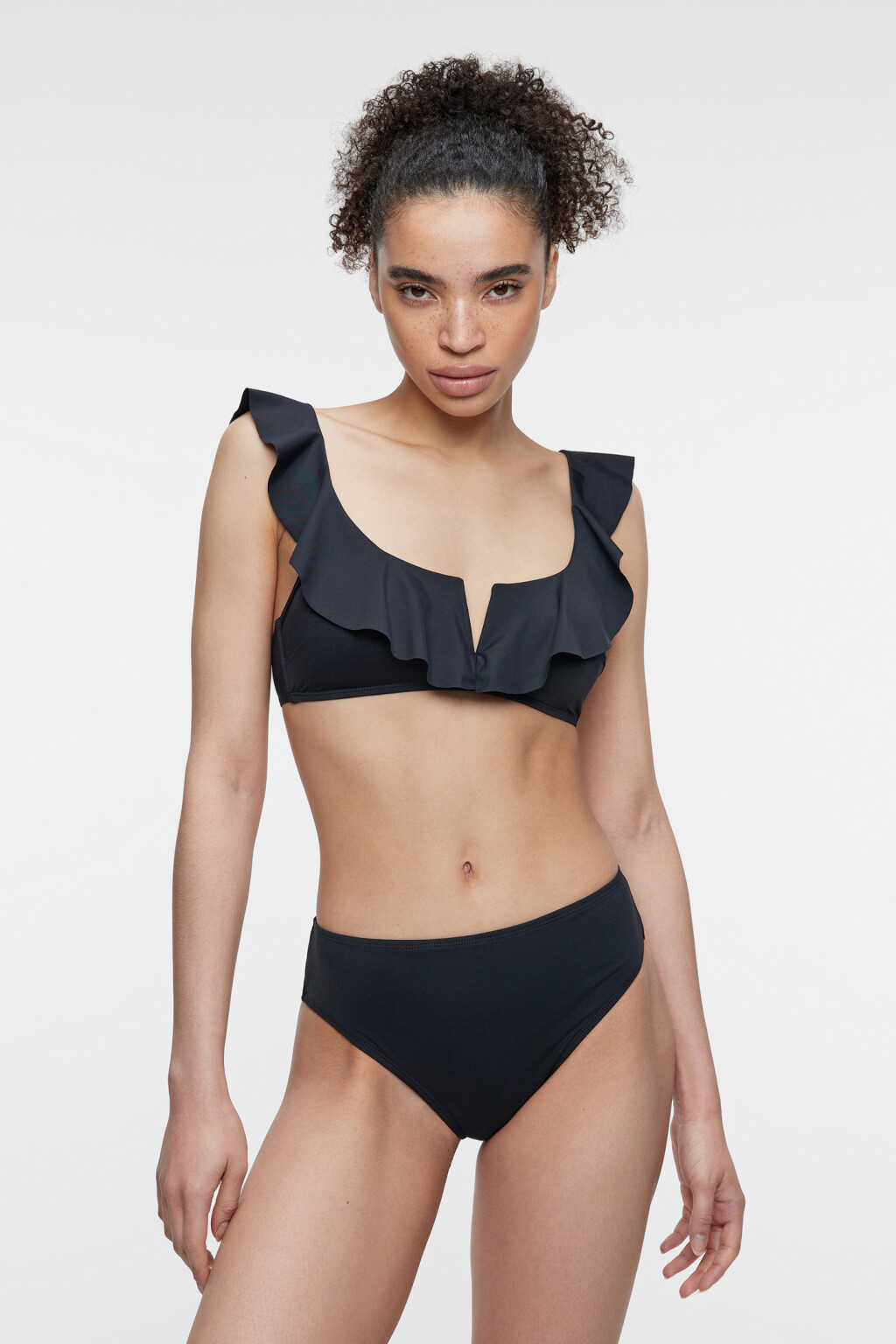 Трусики-слипы купальные однотонные с высокой посадкой - цвет черный - 3