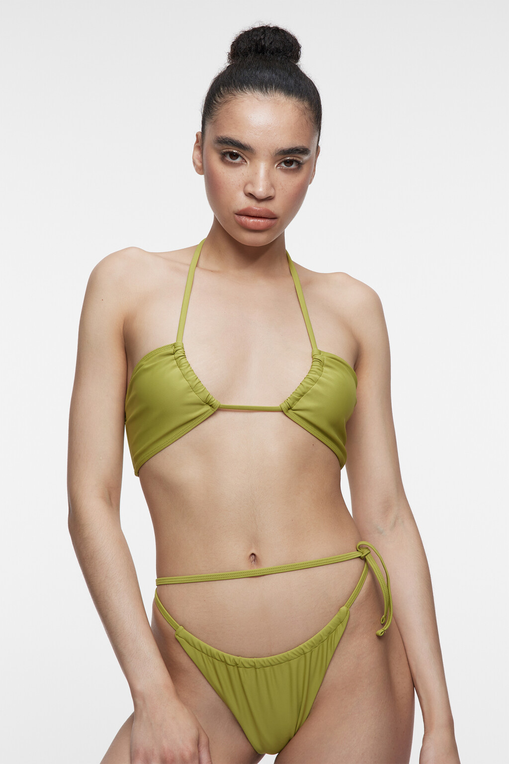 Лиф-халтер купальный с вырезом и завязками на шее - цвет зеленый - 1