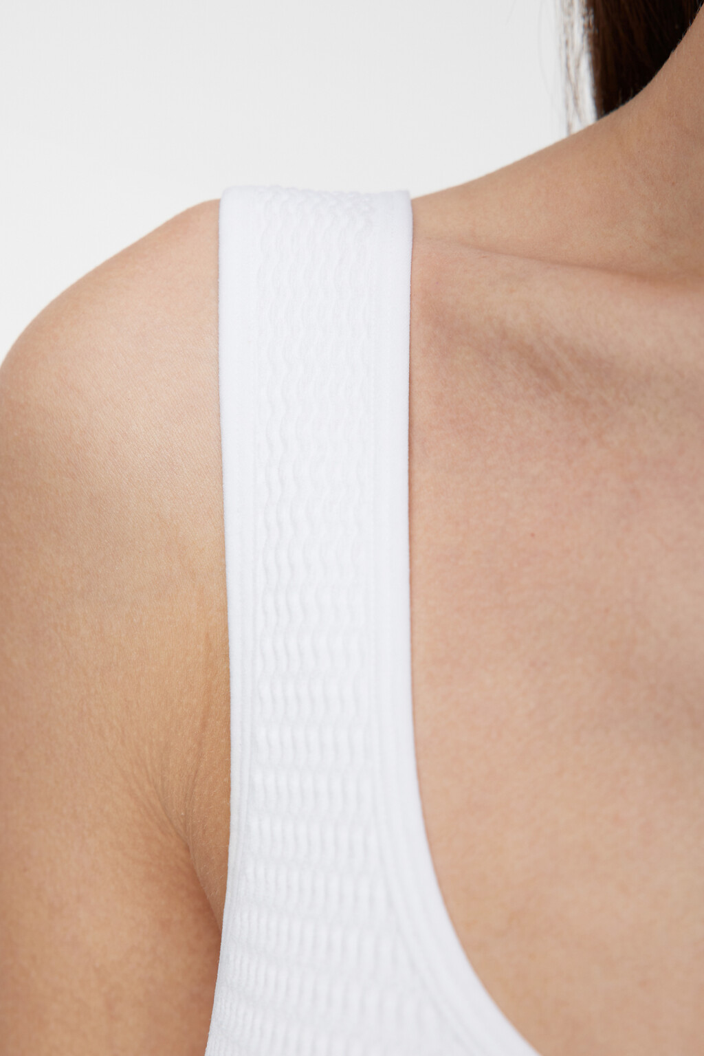 Купальник слитный с вырезами и перемычкой-кольцом - цвет розовый - 5