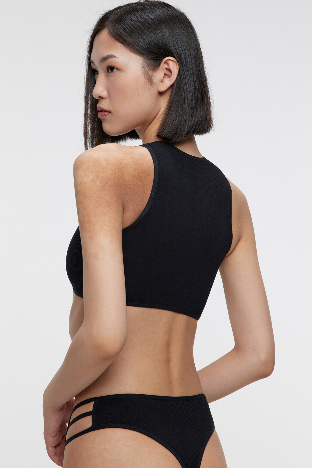 Лиф-топ купальный закрытый в рубчик с шнуровкой на груди - цвет черный - 2