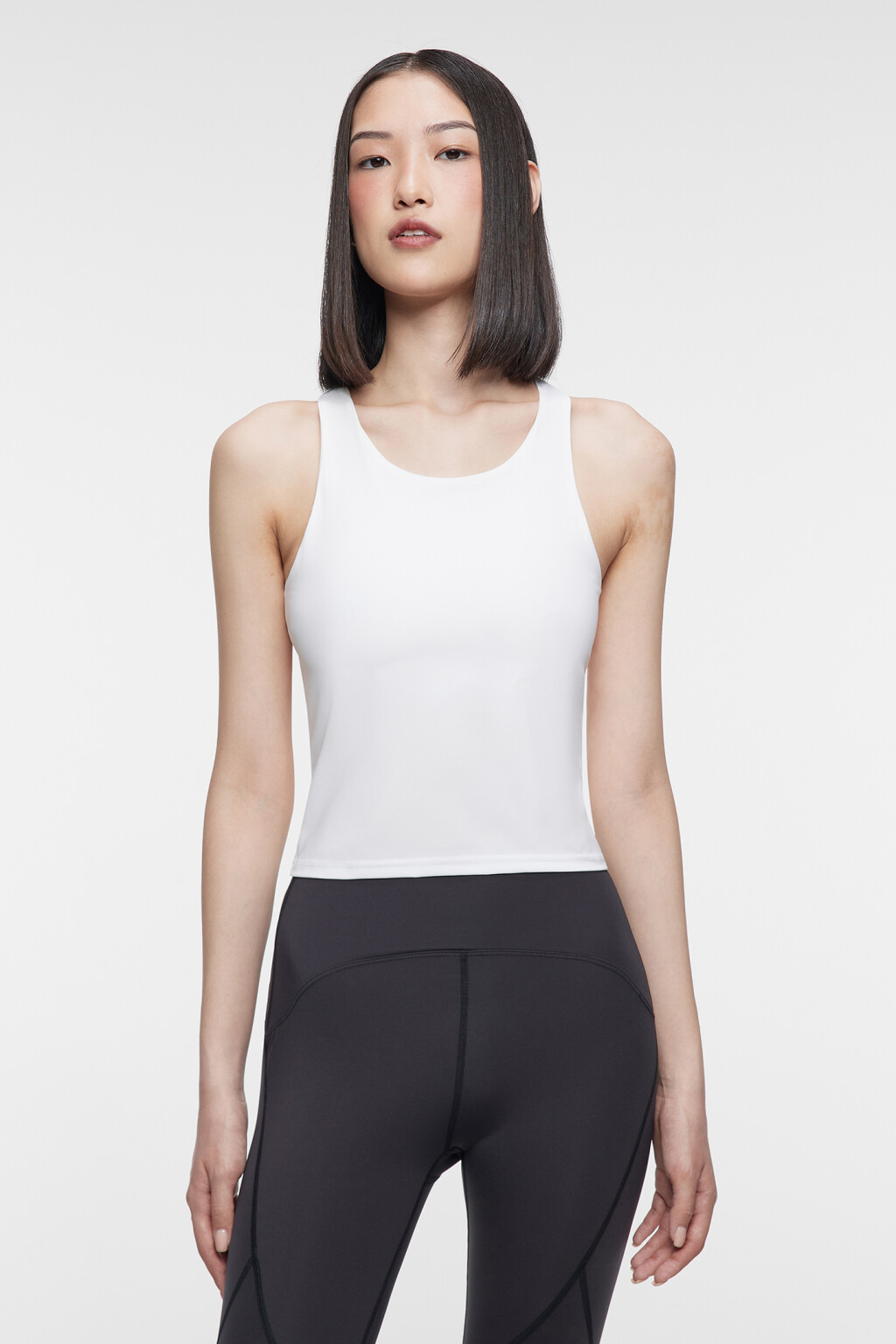 Майка-топ спортивная облегающая с подкладкой на груди - цвет белый - 1