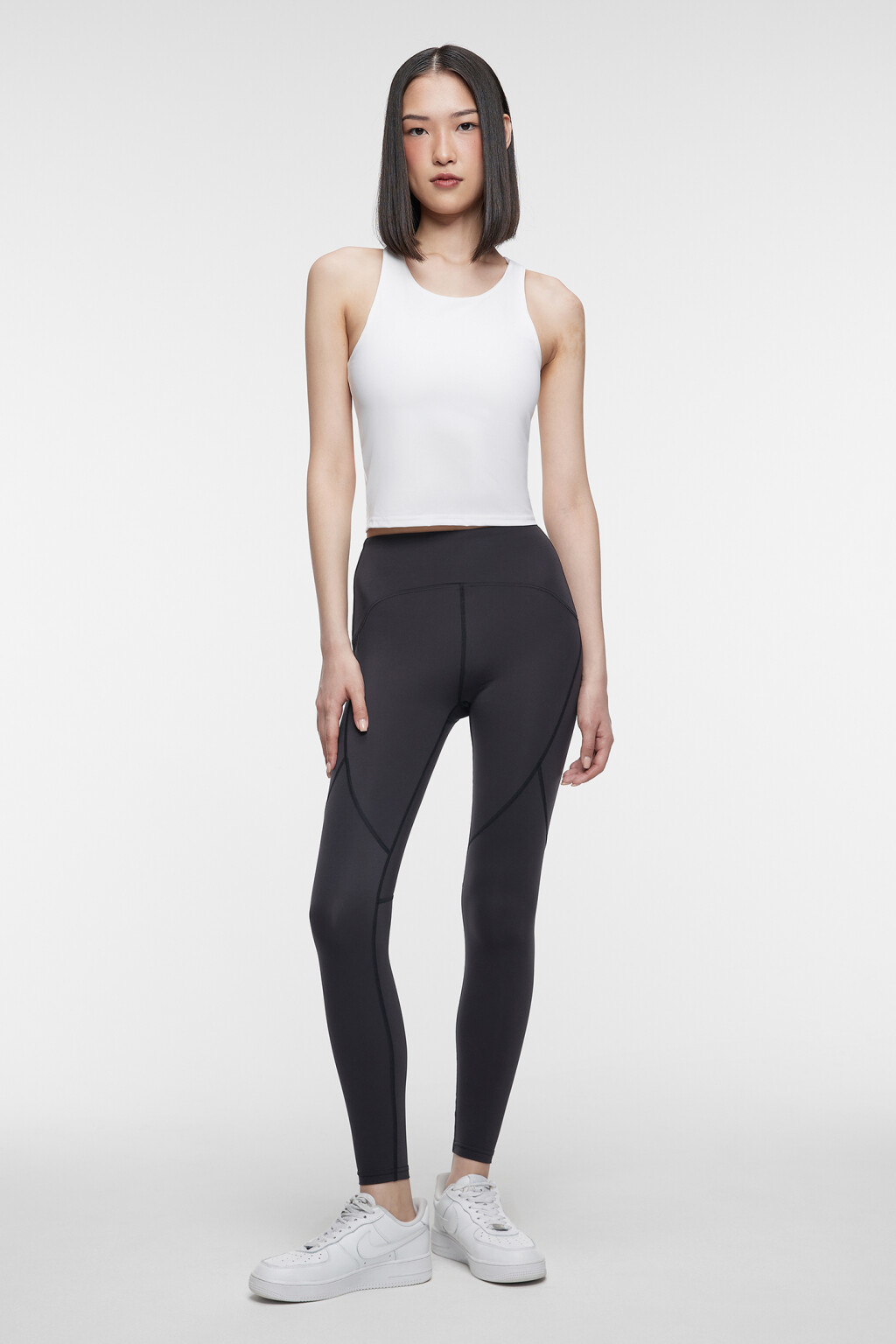 Майка-топ спортивная облегающая с подкладкой на груди - цвет белый - 4