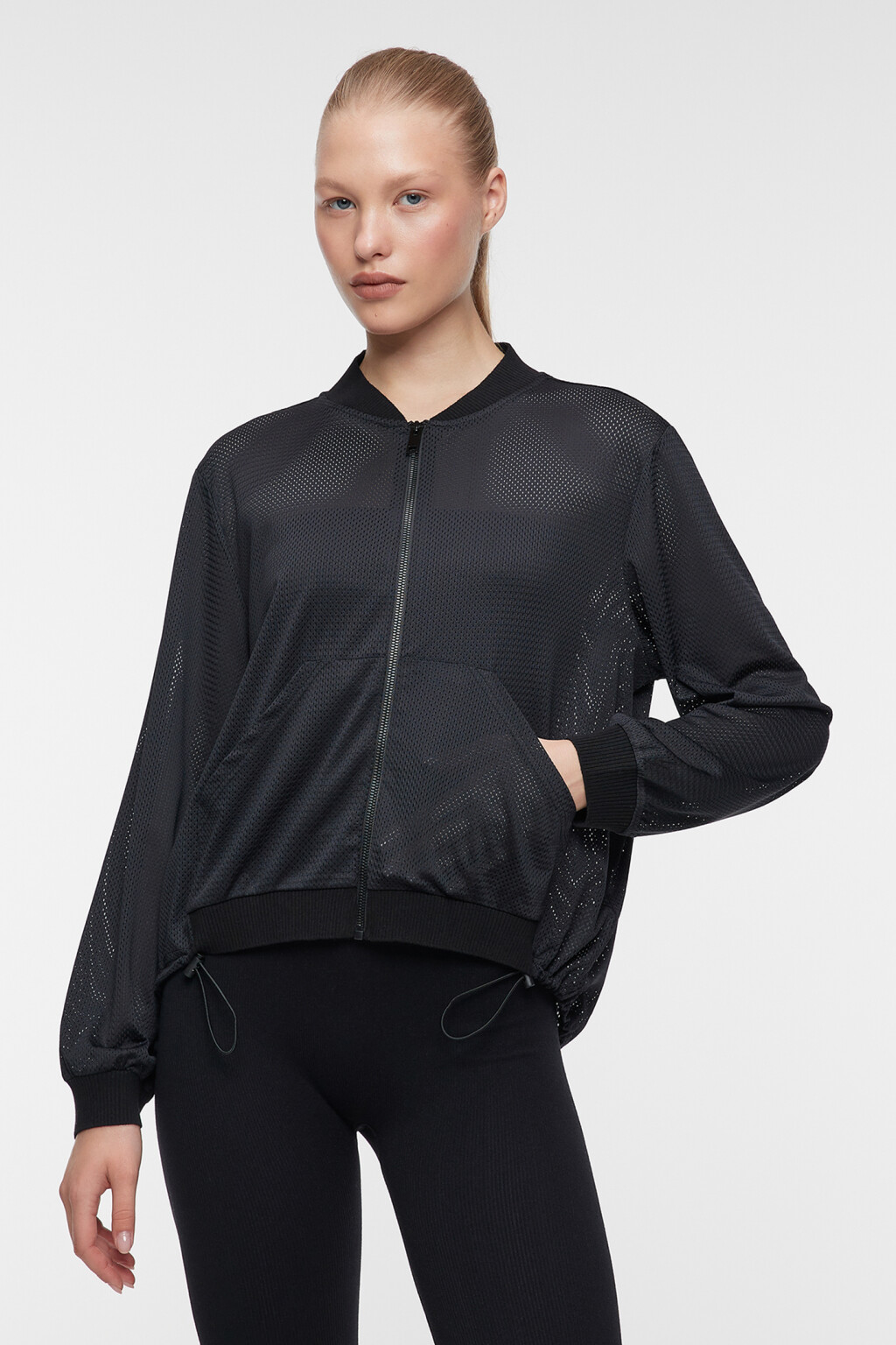 Куртка-бомбер спортивная сетчатая на молнии с карманами - цвет черный - 2