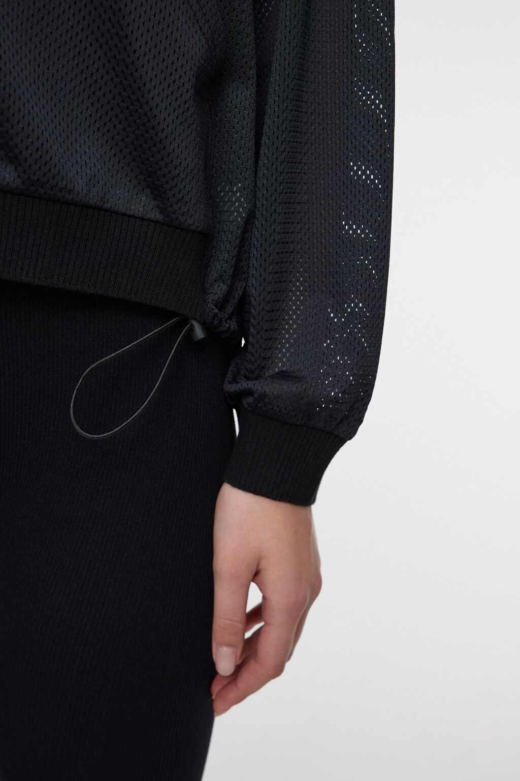 Куртка-бомбер спортивная сетчатая на молнии с карманами - цвет черный - 7