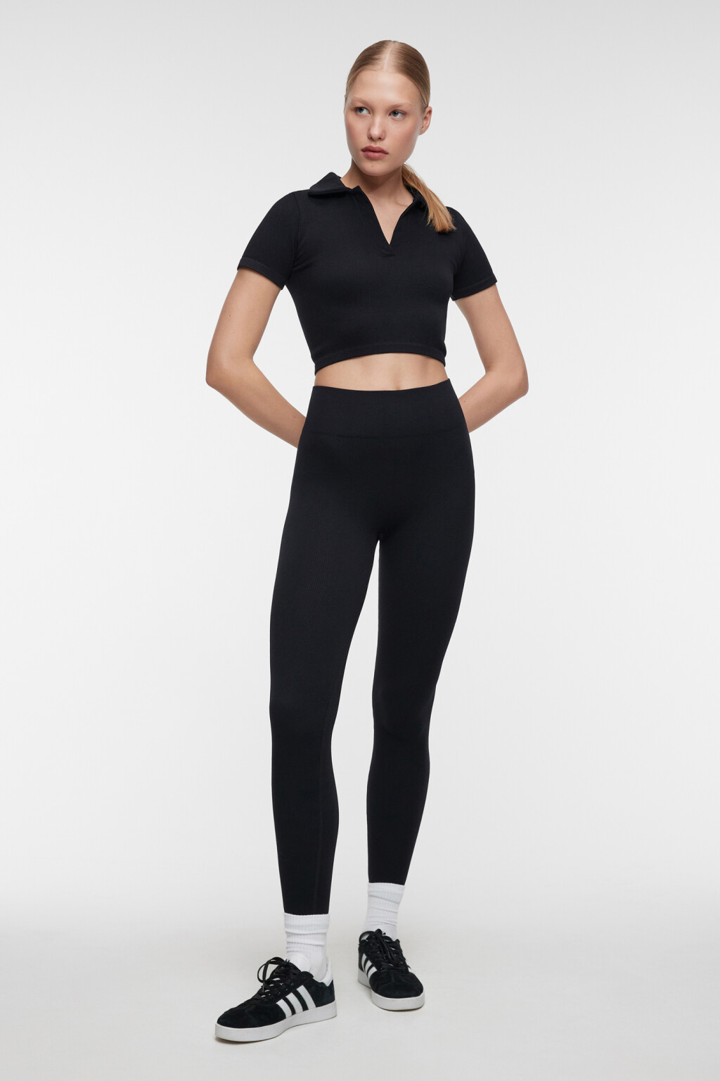 Футболка-поло спортивная укороченная в рубчик - цвет черный - 4