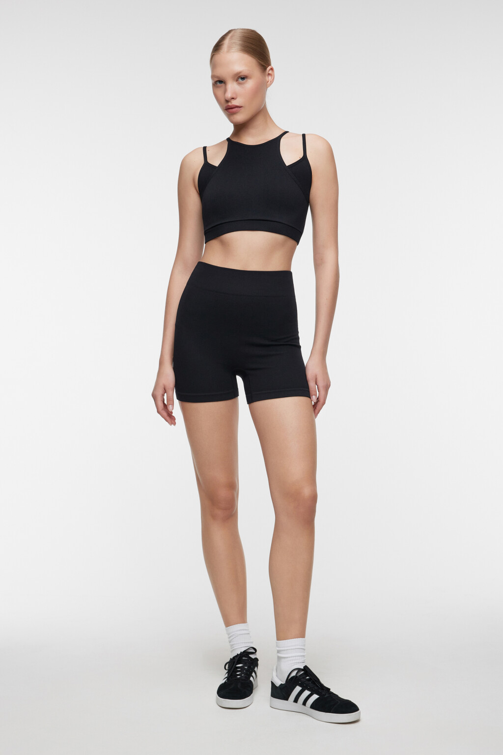 Шорты-велосипедки короткие спортивные в рубчик - цвет черный - 4