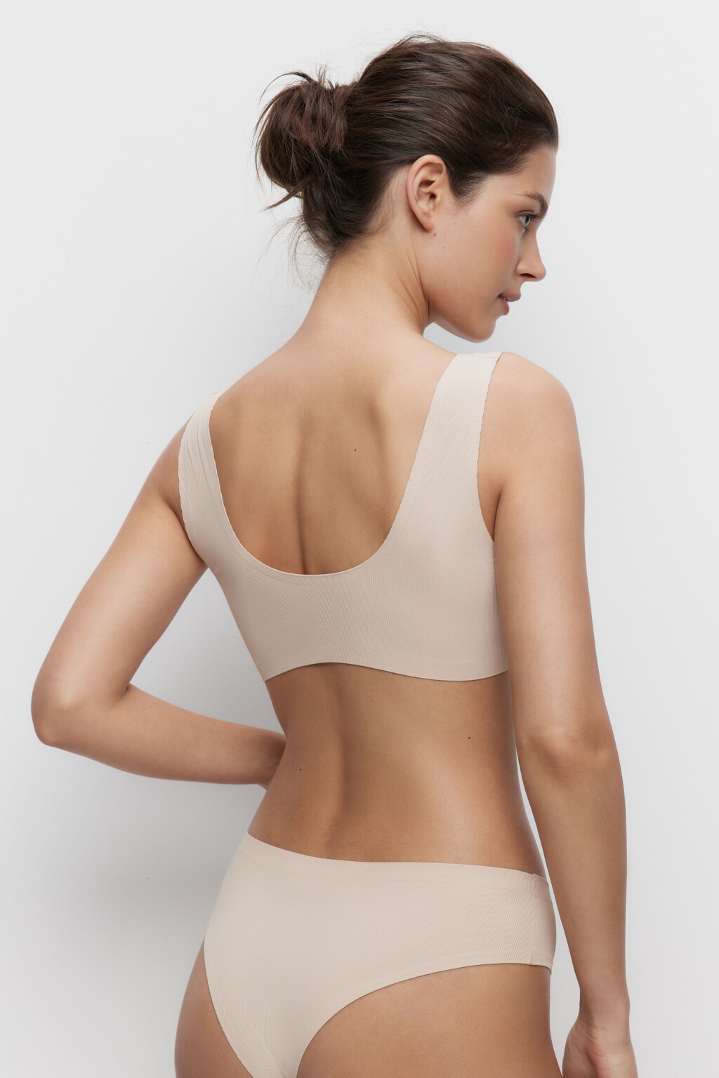 Бюстгальтер-топ спортивный в рубчик на широких бретелях - цвет бежевый - 2