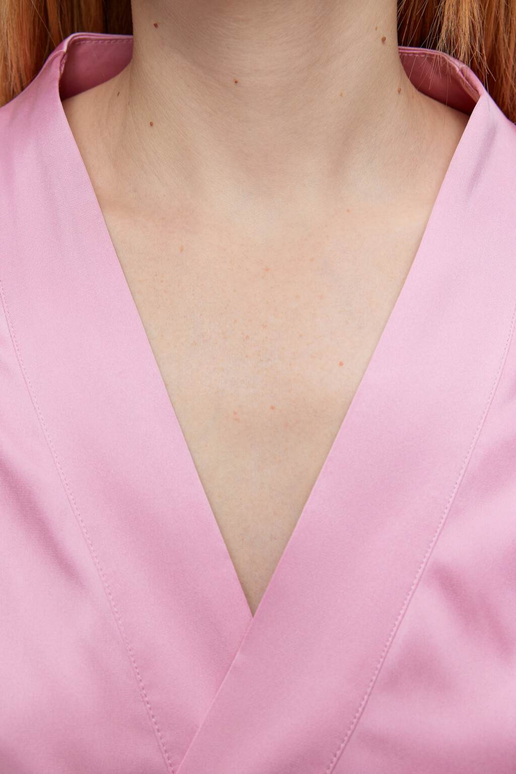 Халат мини домашний атласный на запах с поясом - цвет розовый - 5