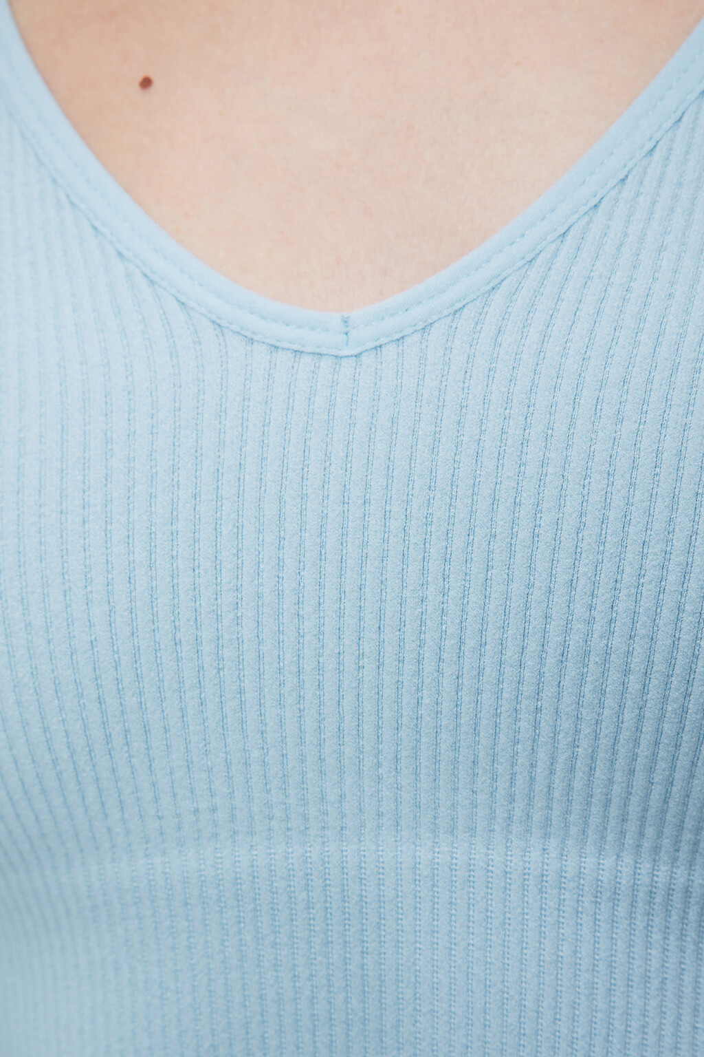 Майка-топ домашняя укороченная с V-вырезом - цвет голубой - 6