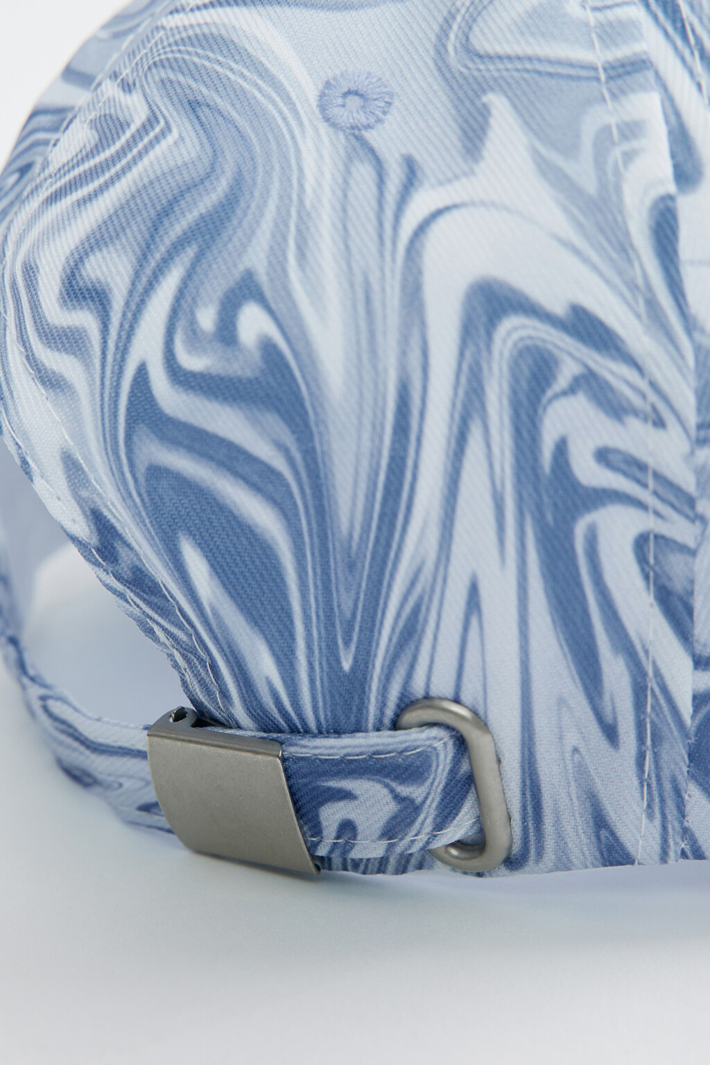 Бейсболка с длинным козырьком и акварельным принтом - цвет голубой - 4