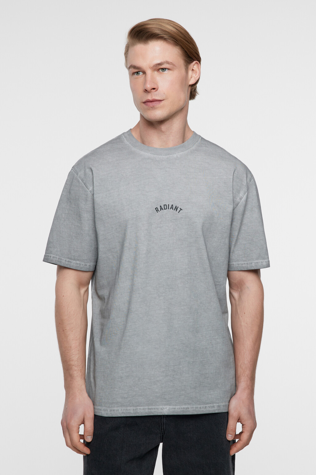 Футболка свободная с маленьким принтом-надписью - цвет серый - 3