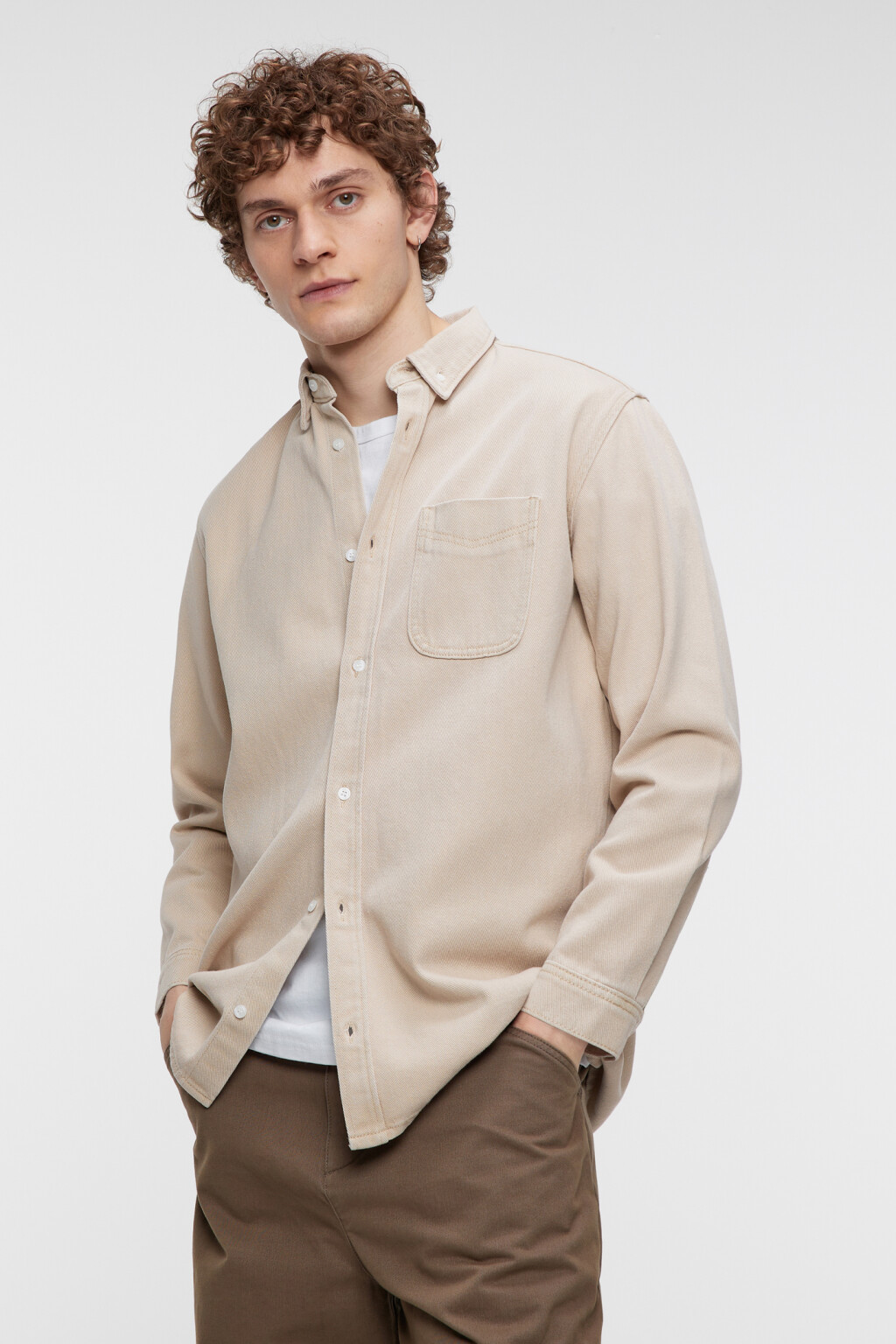 Рубашка прямая джинсовая с нагрудным карманом - цвет бежевый - 2