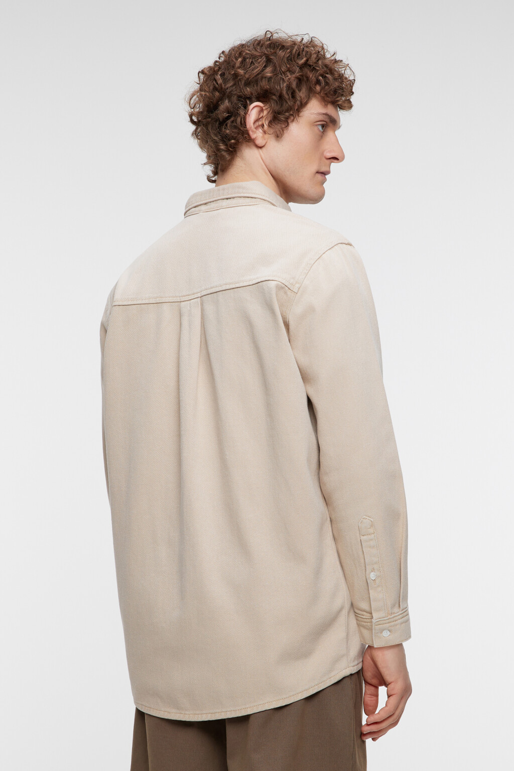 Рубашка прямая джинсовая с нагрудным карманом - цвет бежевый - 4