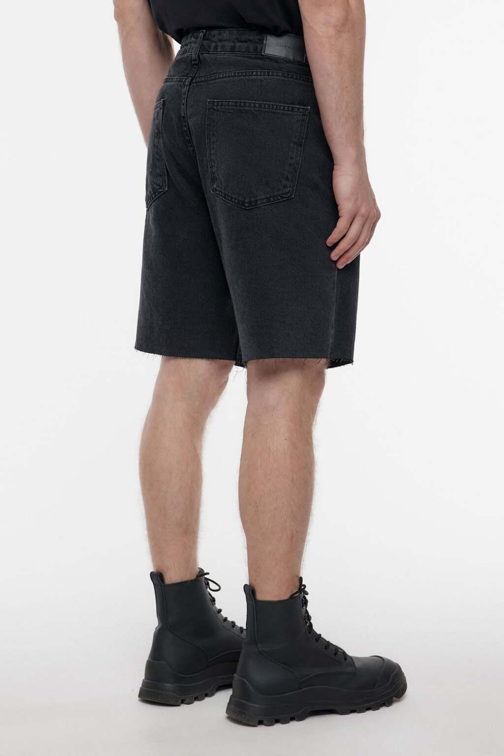 Шорты джинсовые прямые с обрезанными краями - цвет серый - 4