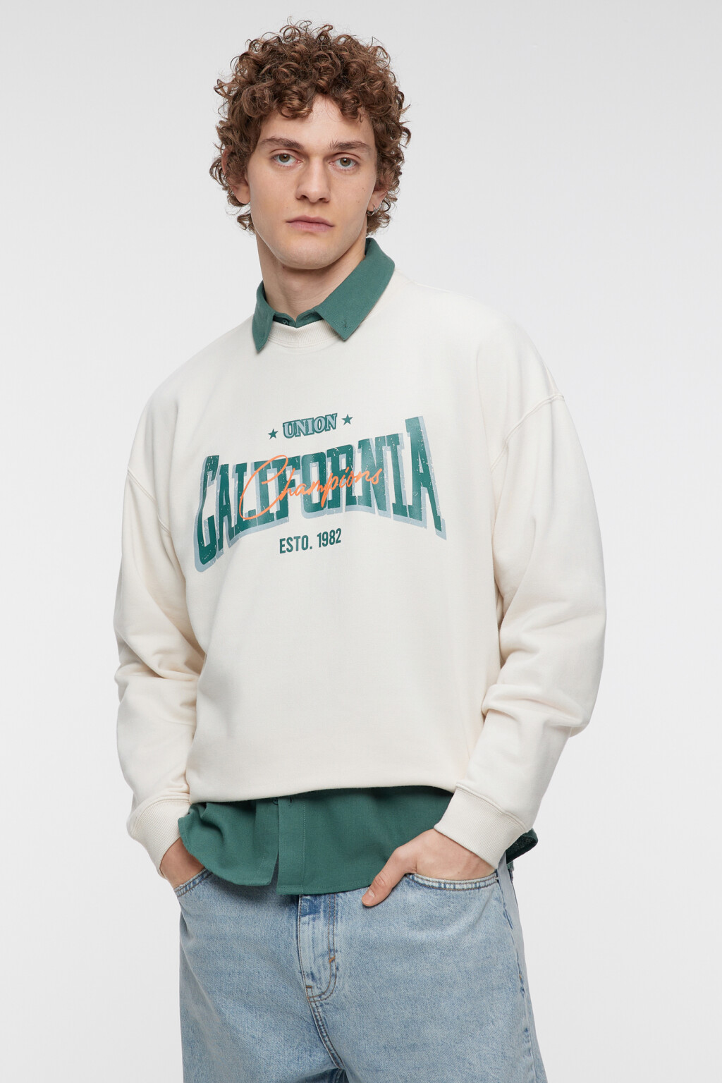 Свитшот прямого кроя хлопковый с принтом-надписью - цвет бежевый - 2