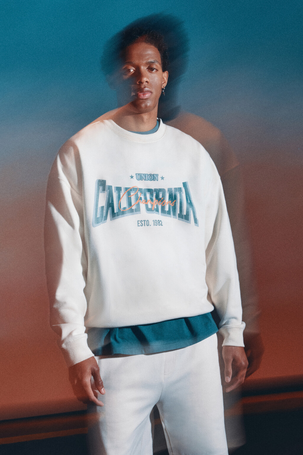 Свитшот прямого кроя хлопковый с принтом-надписью - цвет бежевый - 8