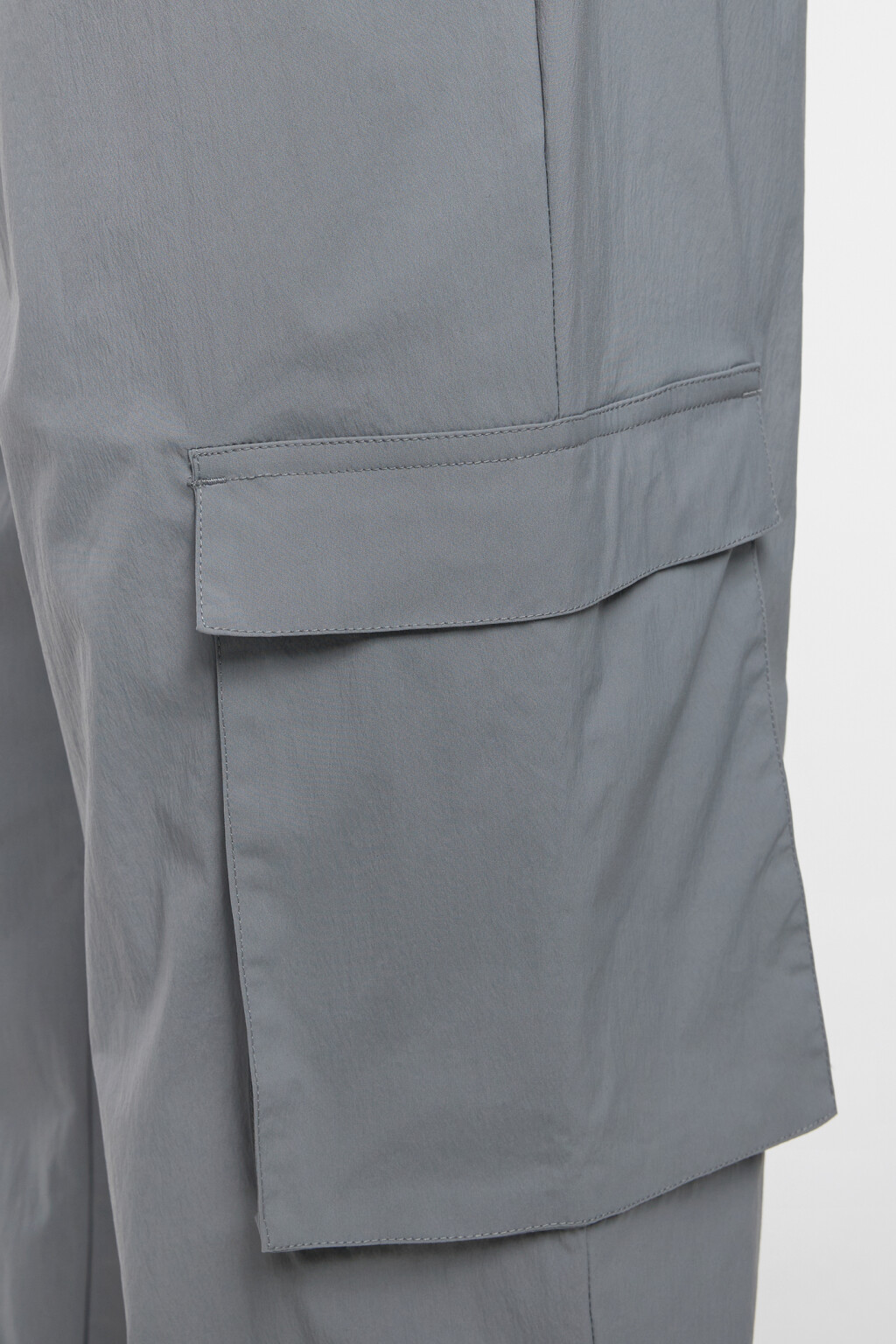 Брюки-джоггеры с поясом на завязках и карманами карго - цвет серый - 6