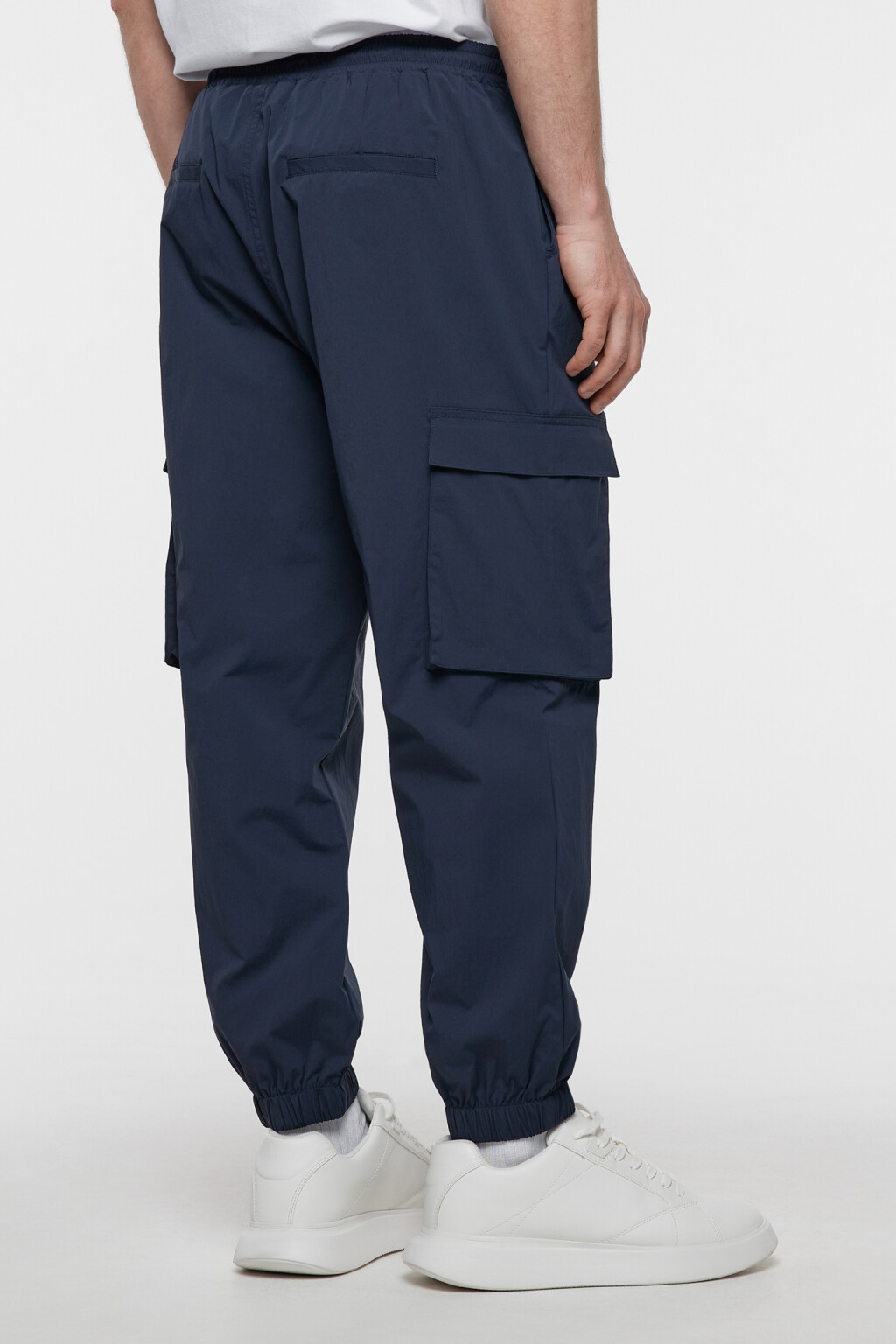 Брюки-джоггеры с поясом на завязках и карманами карго - цвет синий - 5