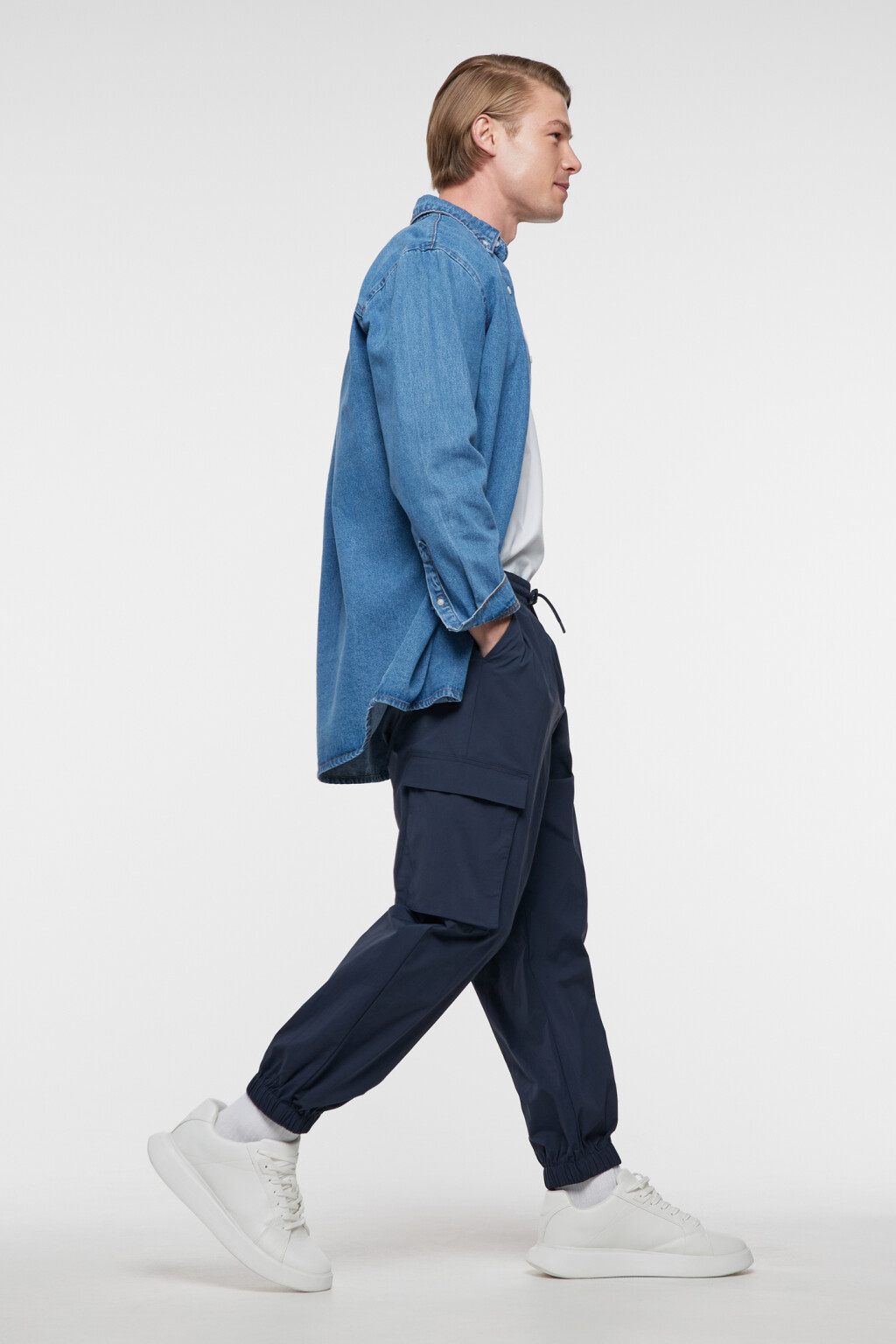 Брюки-джоггеры с поясом на завязках и карманами карго - цвет синий - 1