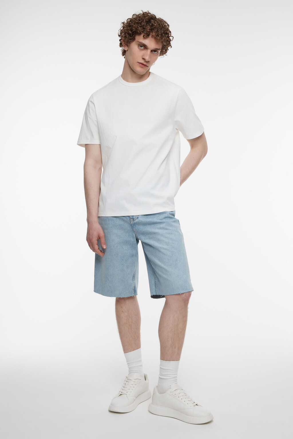 Футболка прямая хлопковая в базовых цветах - цвет белый - 1