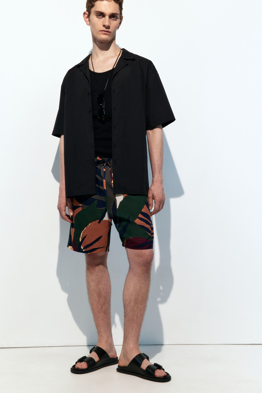 Шорты вискозные с поясом на завязках и принтом - цвет мультиколор - 1