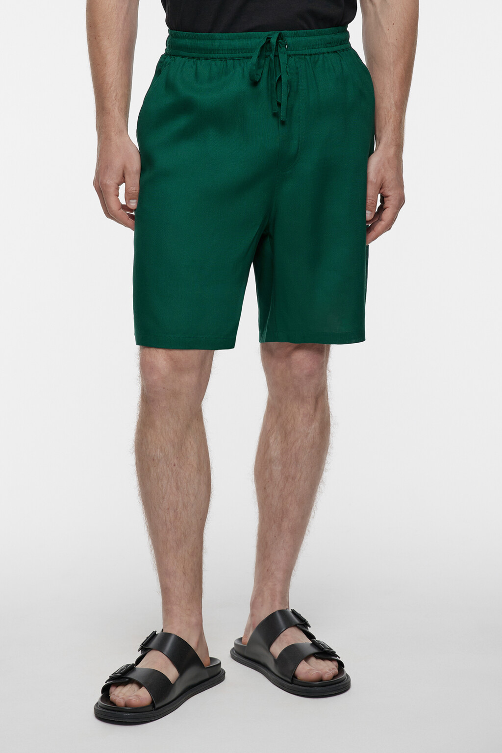 Шорты прямые вискозные с поясом на завязках - цвет зеленый - 2