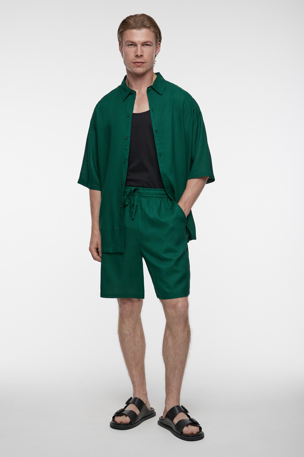 Шорты прямые вискозные с поясом на завязках - цвет зеленый - 1