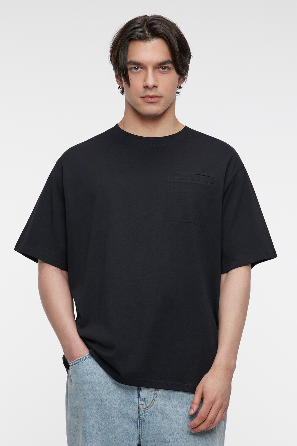 Футболка хлопковая прямая с нагрудным карманом - цвет черный - 1
