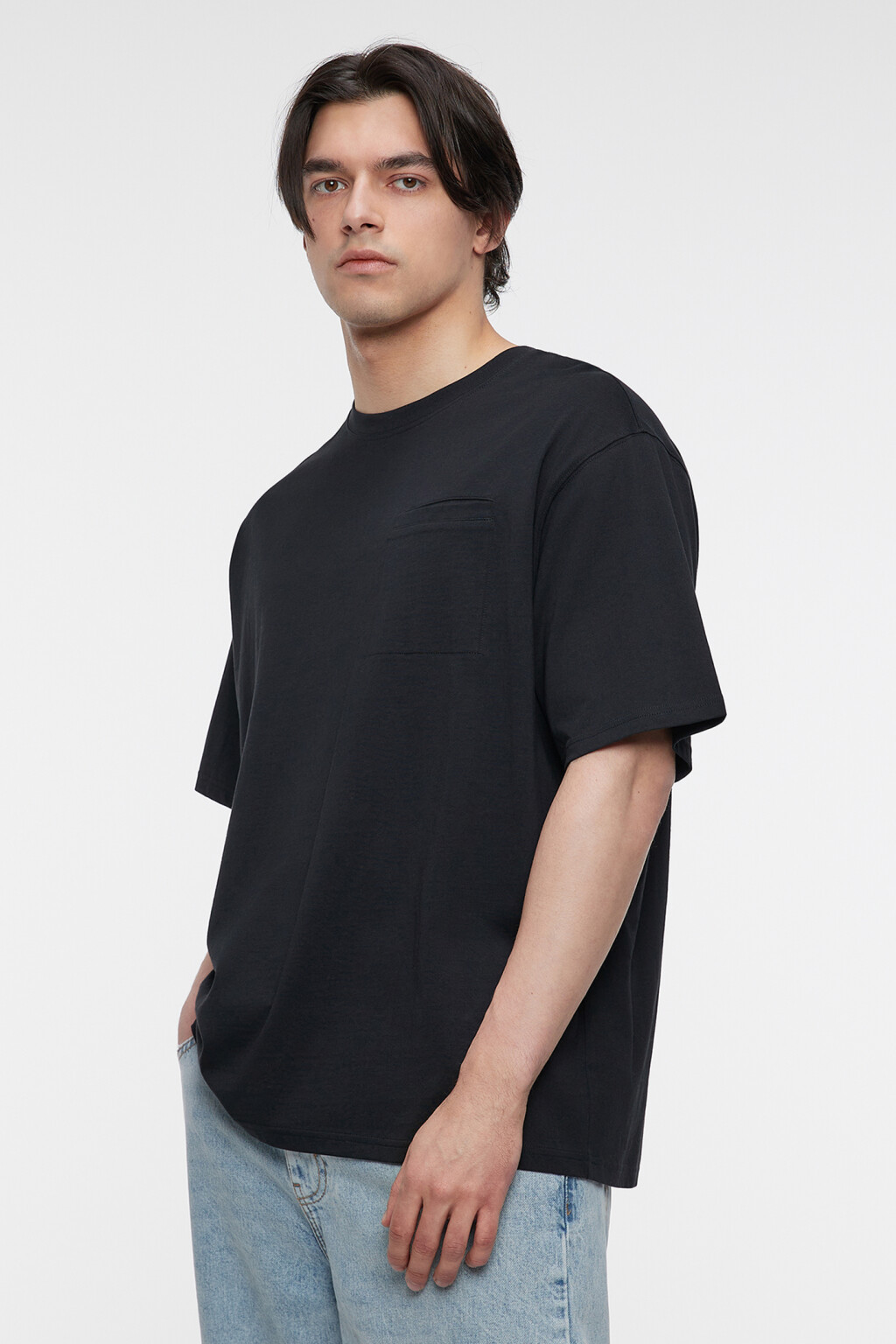 Футболка хлопковая прямая с нагрудным карманом - цвет черный - 2