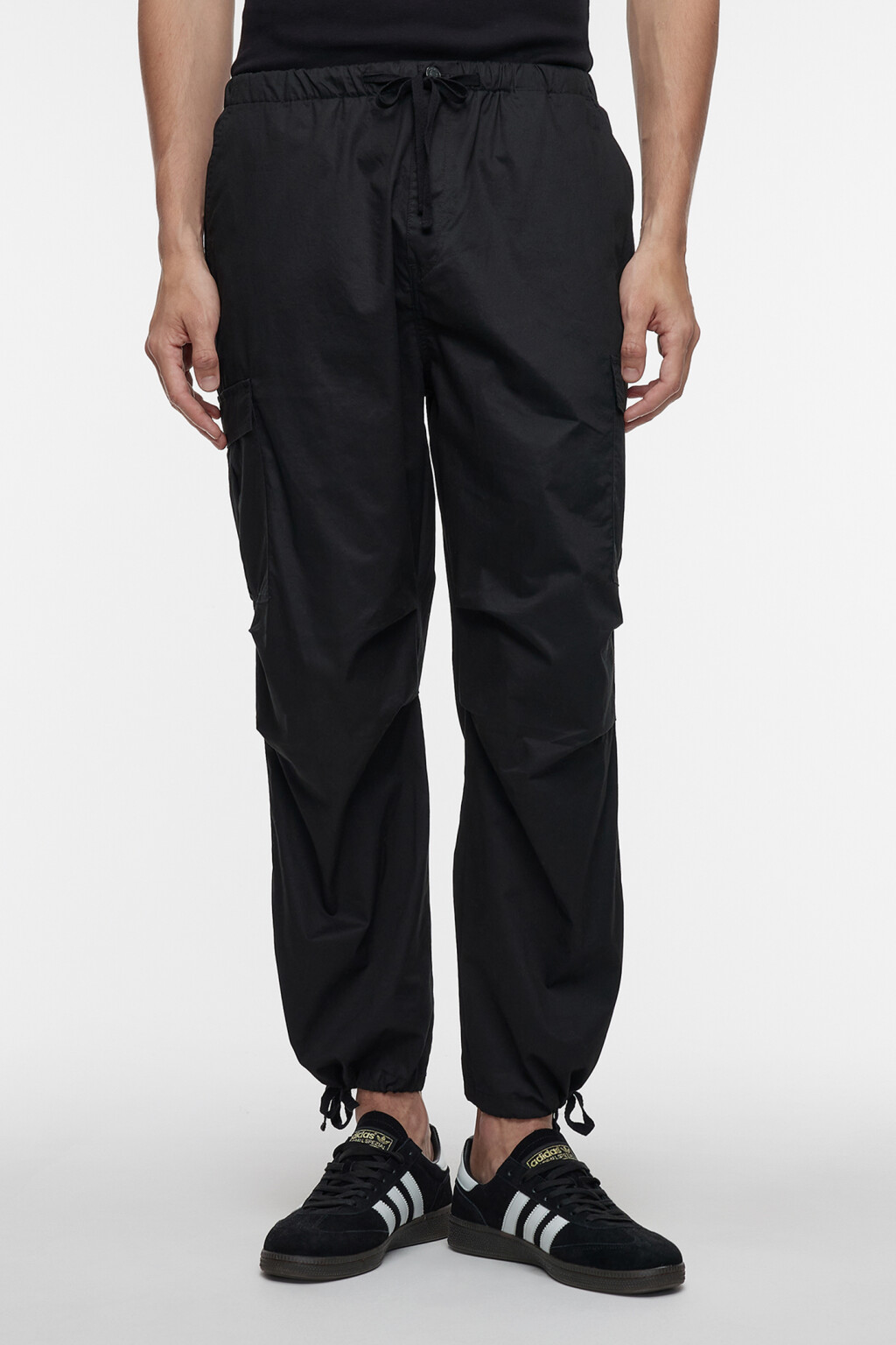 Брюки-парашюты хлопковые с карманами карго - цвет черный - 2