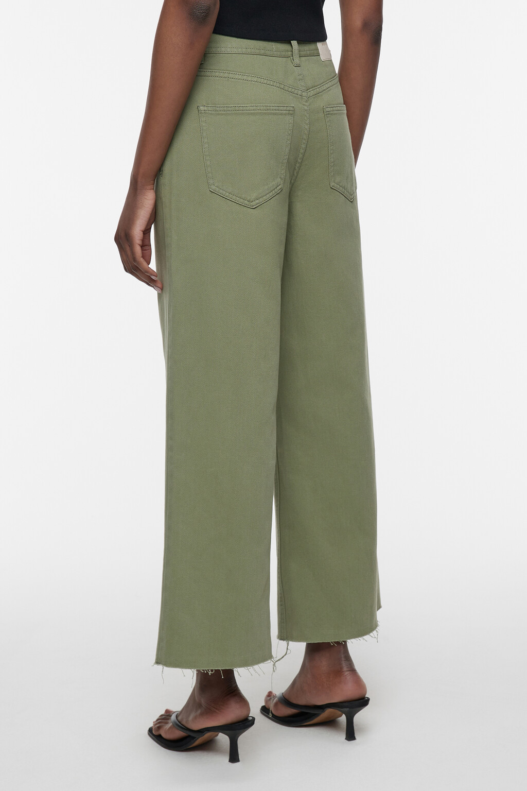 Джинсы-кюлоты широкие расклешенные с открытыми срезами - цвет зеленый - 5