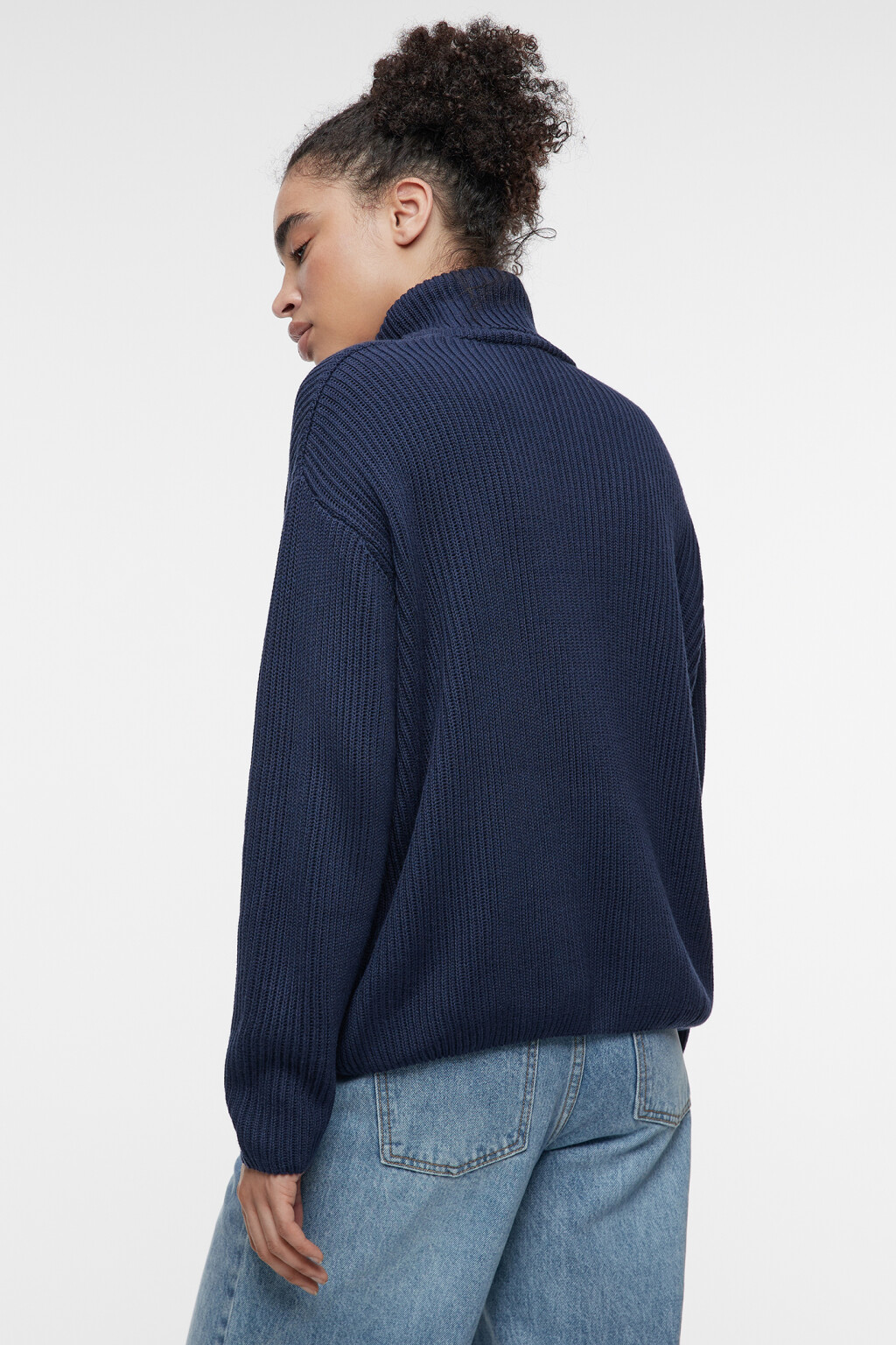 Свитер толстой вязки хлопковый с воротником-стойкой - цвет синий - 3