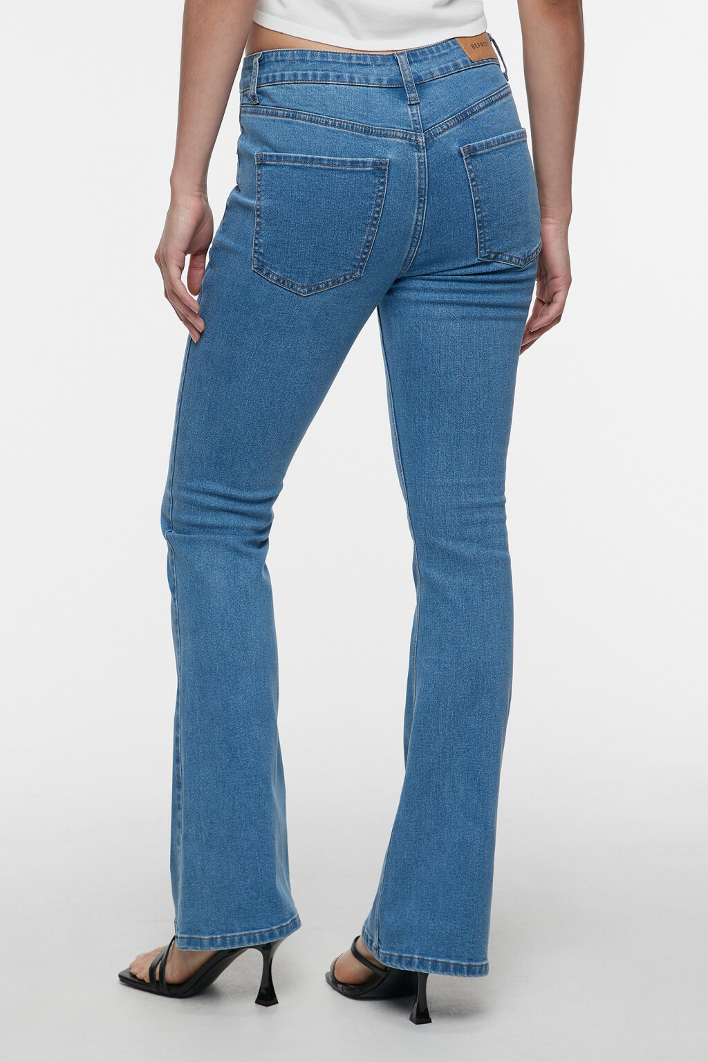 Джинсы клеш удлиненные с высокой посадкой - цвет голубой - 4