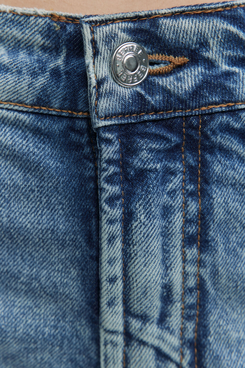 Джинсы straight прямые с рваными коленями и потертостями - цвет голубой - 5