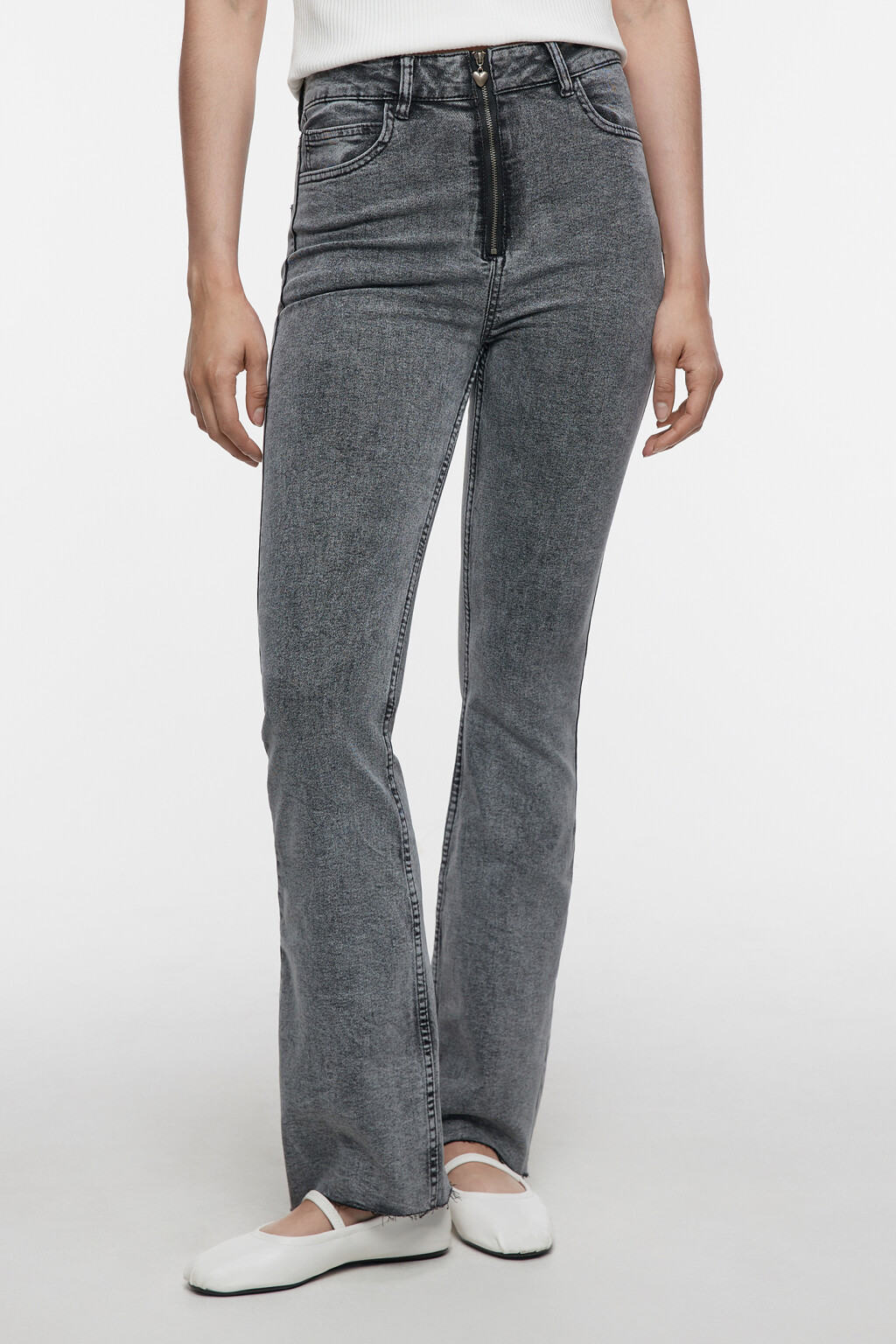 Джинсы клеш с высокой посадкой и открытыми срезами - цвет серый - 1