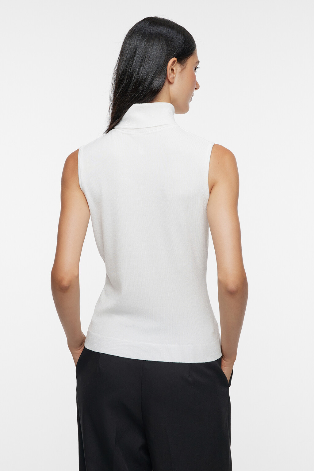 Водолазка вискозная облегающая без рукавов - цвет белый - 4