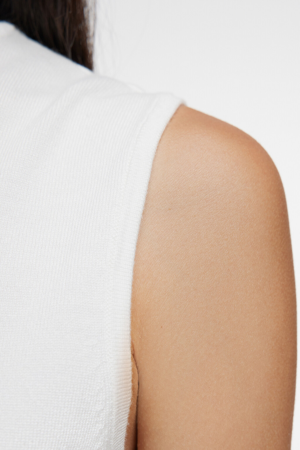 Водолазка вискозная облегающая без рукавов - цвет белый - 7