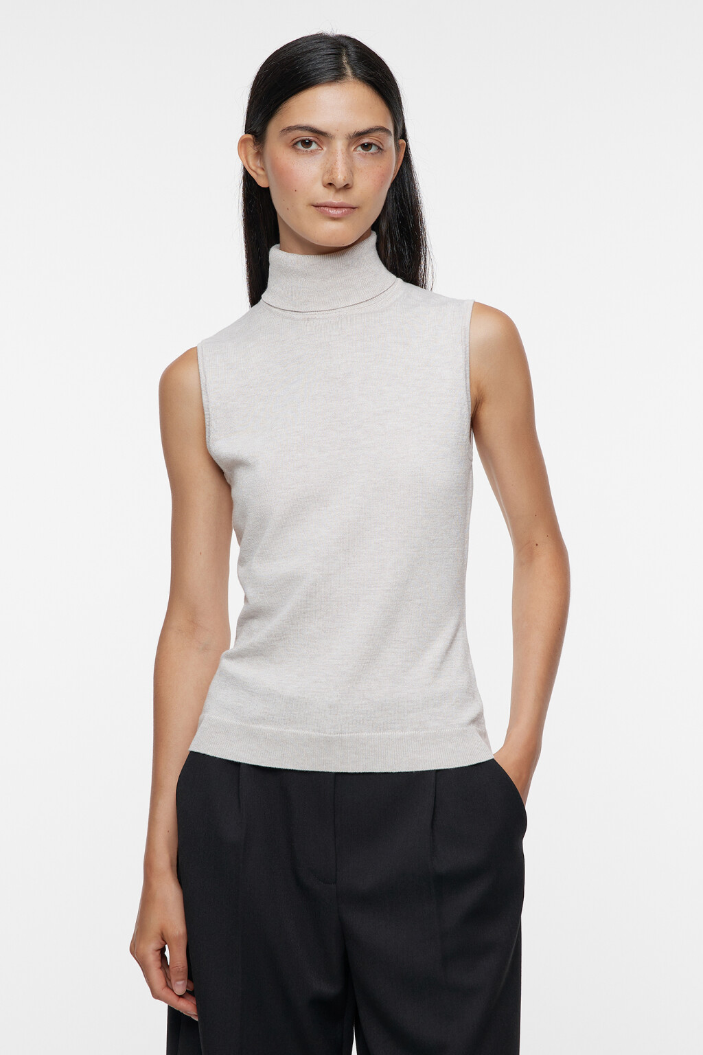 Водолазка вискозная облегающая без рукавов - цвет бежевый - 2