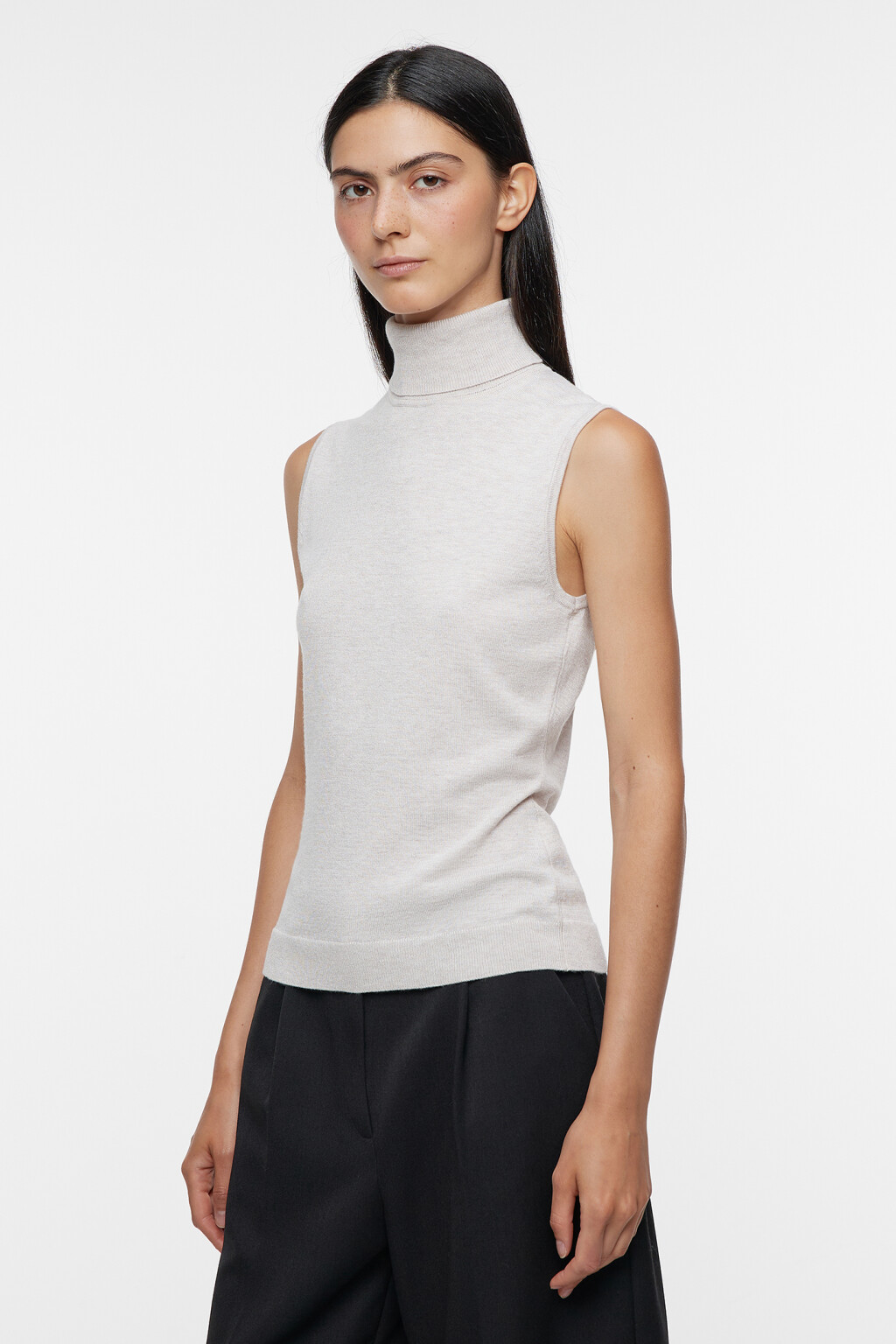 Водолазка вискозная облегающая без рукавов - цвет бежевый - 3