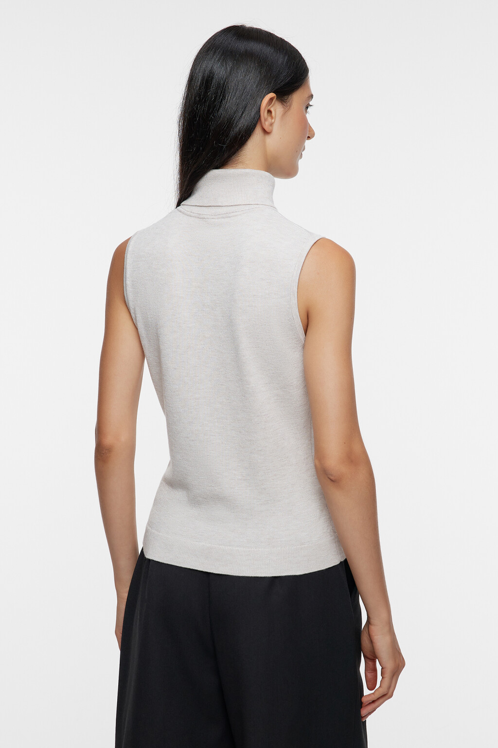 Водолазка вискозная облегающая без рукавов - цвет бежевый - 4