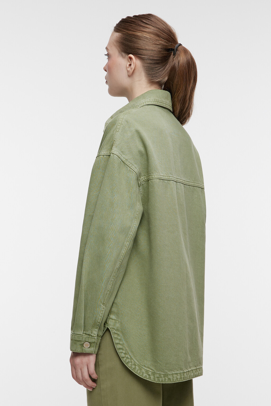 Рубашка джинсовая прямая с нагрудными карманами - цвет зеленый - 4