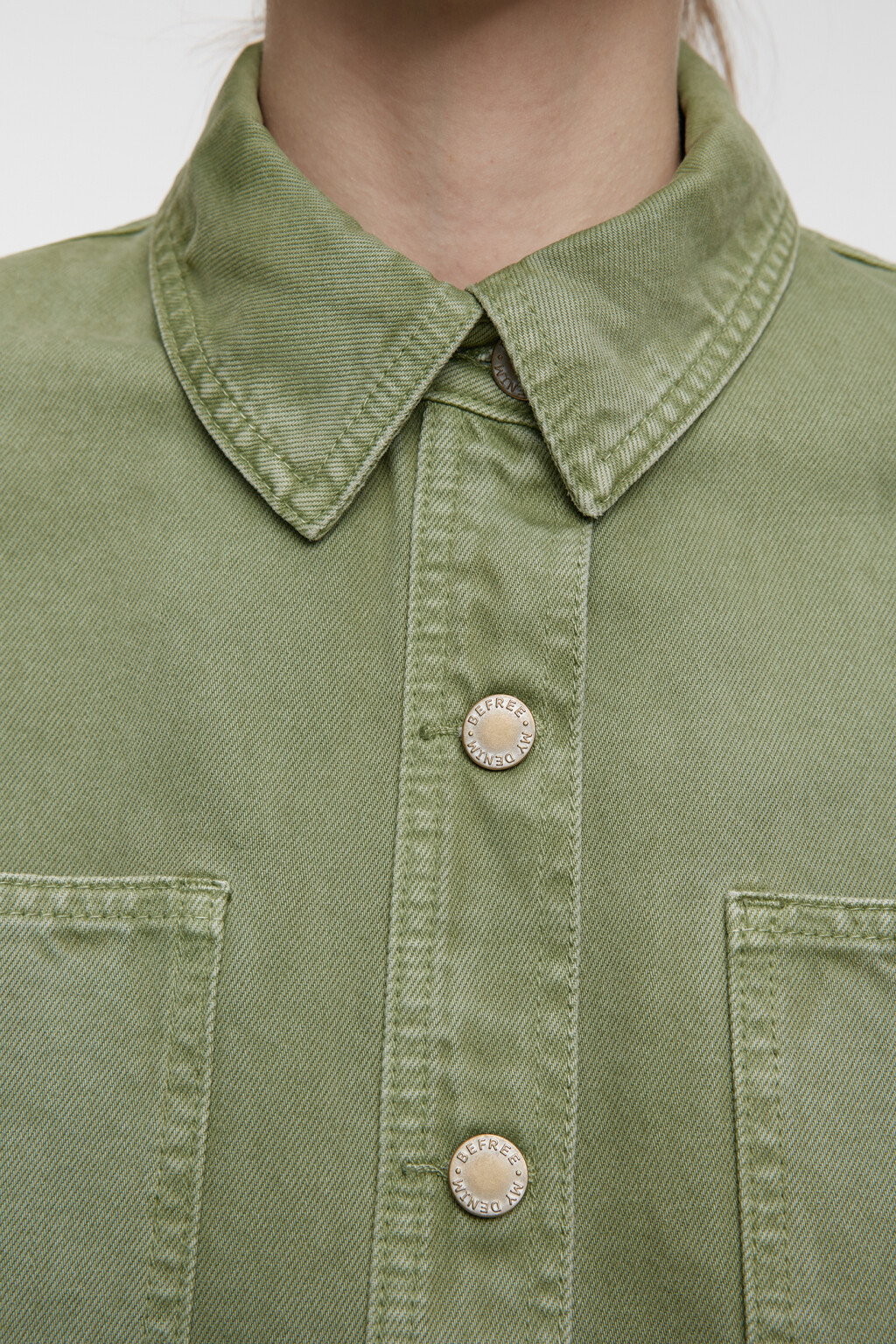 Рубашка джинсовая прямая с нагрудными карманами - цвет зеленый - 5