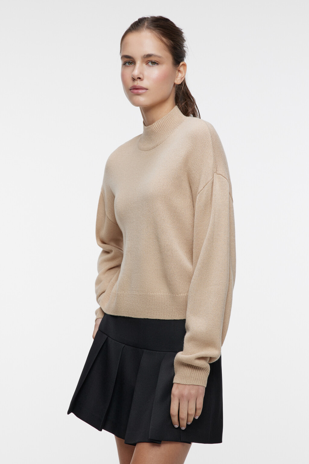 Свитер с горлом вязаный свободного кроя - цвет бежевый - 2