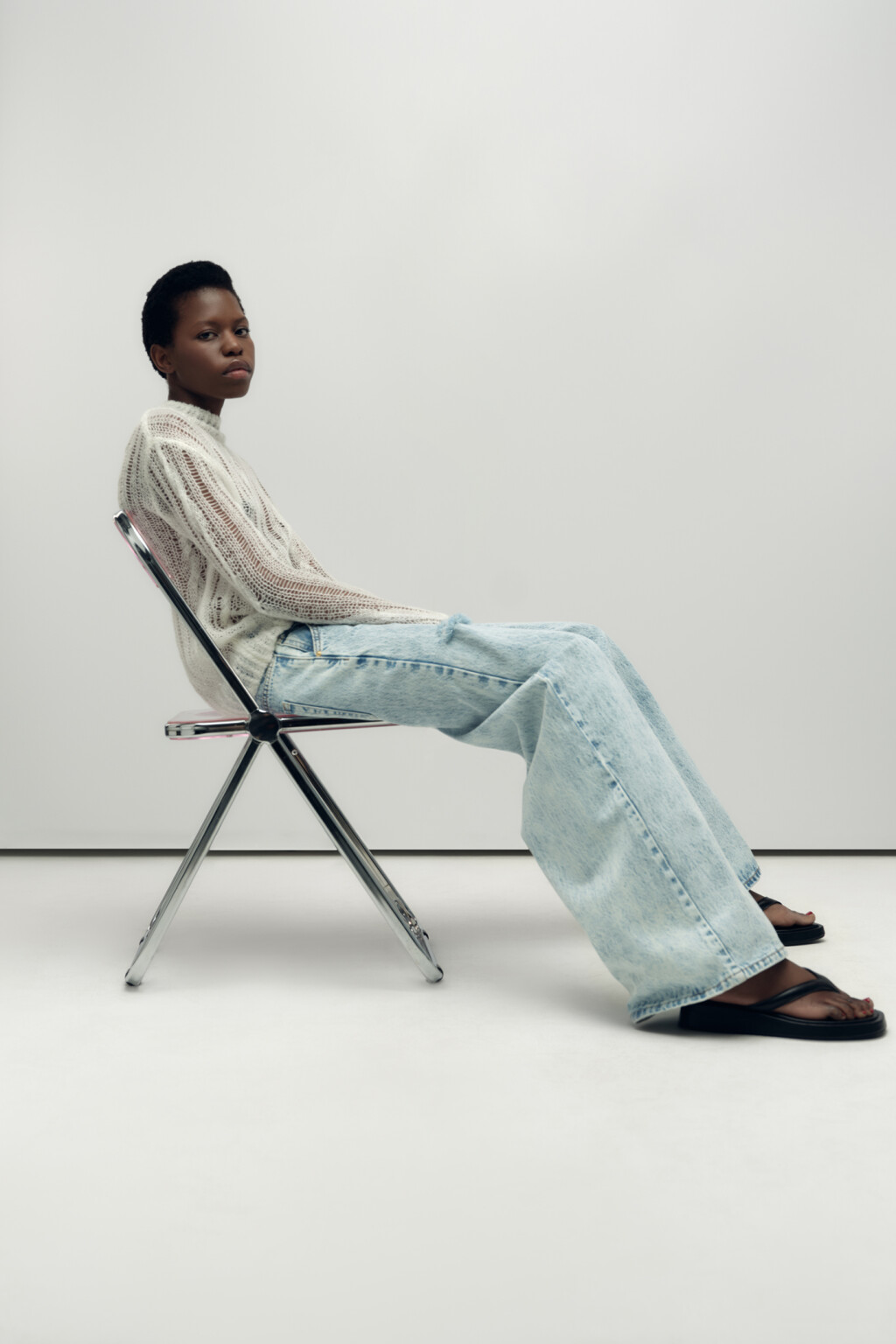 Свитер ажурный прозрачный с узором-косичкой - цвет белый - 8