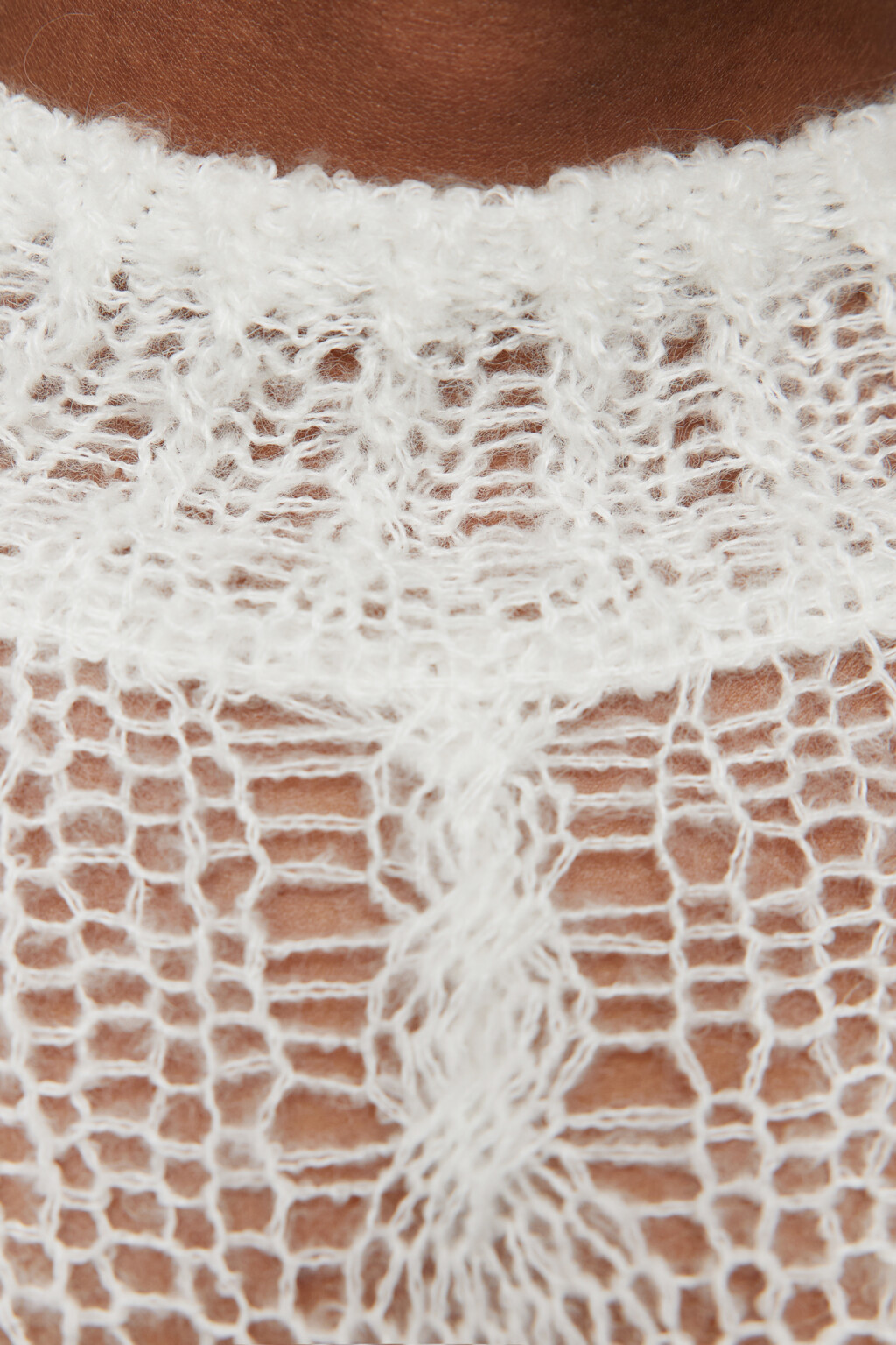 Свитер ажурный прозрачный с узором-косичкой - цвет белый - 5