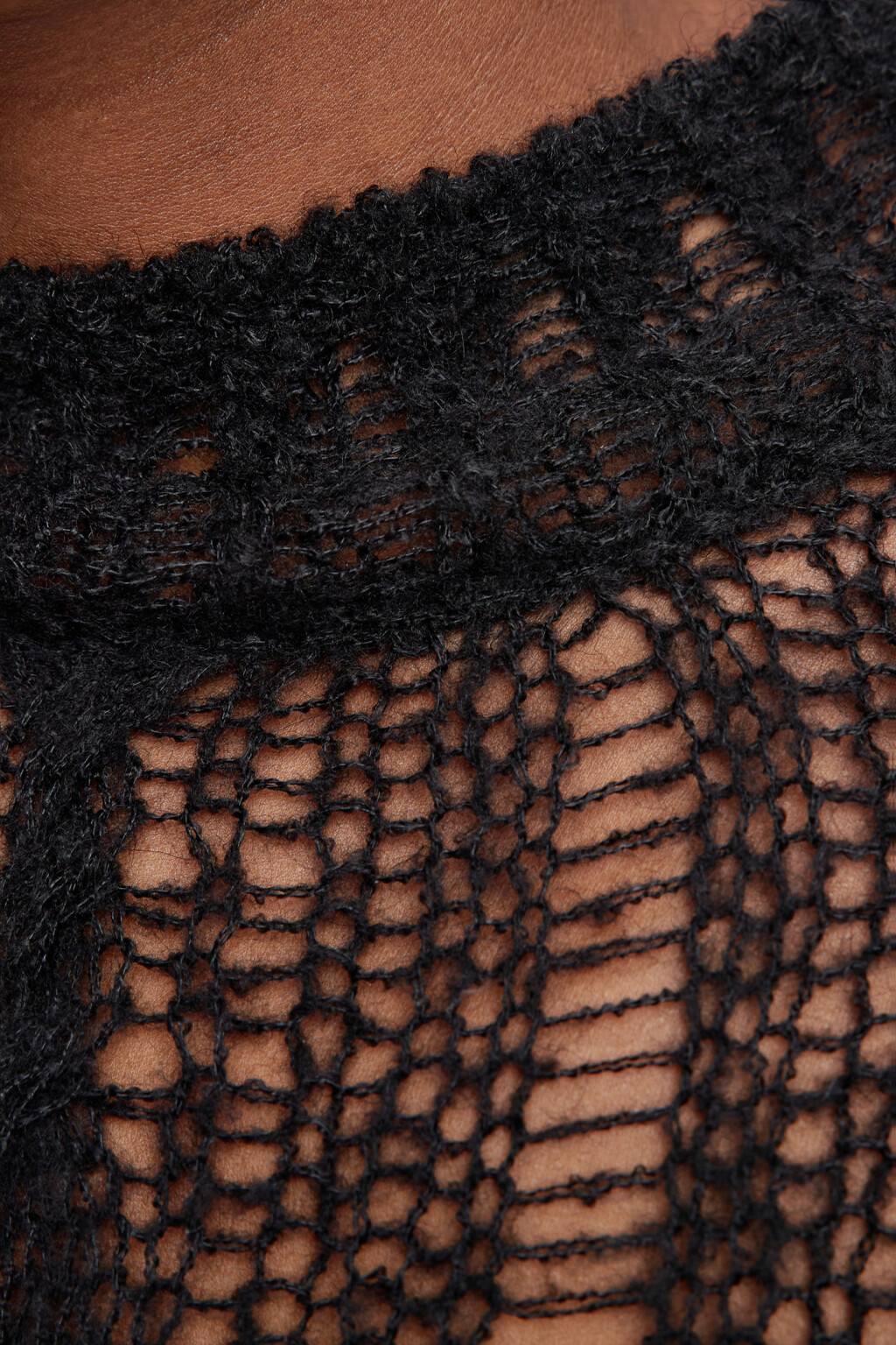 Свитер ажурный прозрачный с узором-косичкой - цвет черный - 6