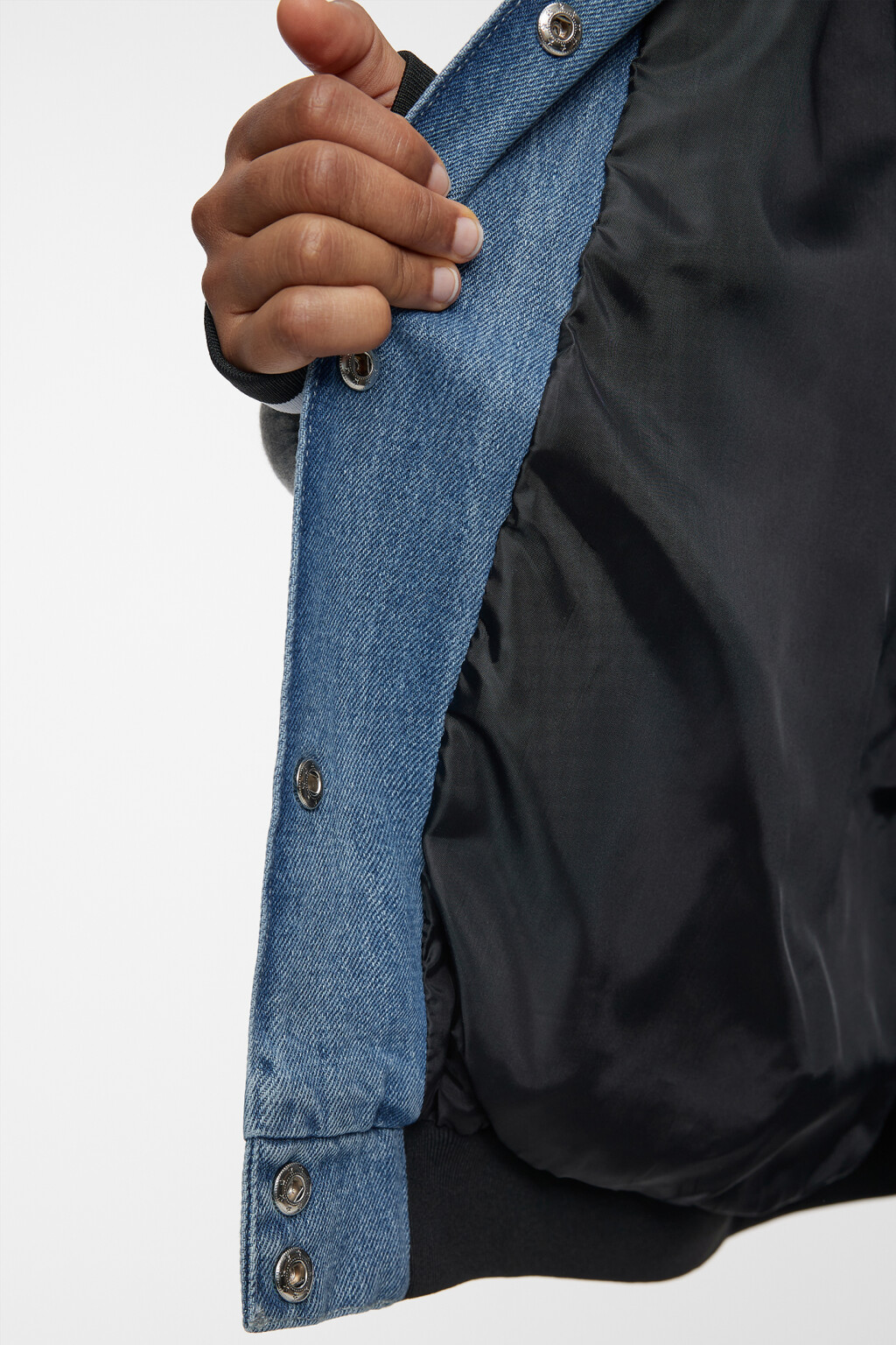 Куртка-бомбер oversize джинсовая с трикотажными рукавами - цвет голубой - 5