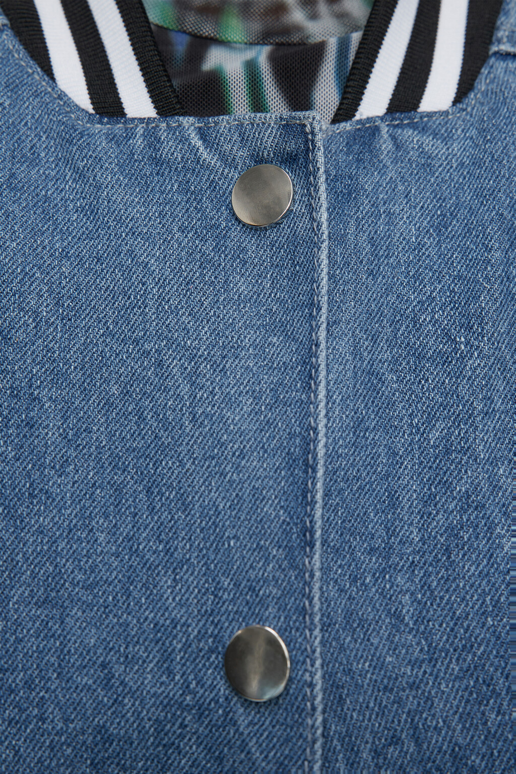 Куртка-бомбер oversize джинсовая с трикотажными рукавами - цвет голубой - 6