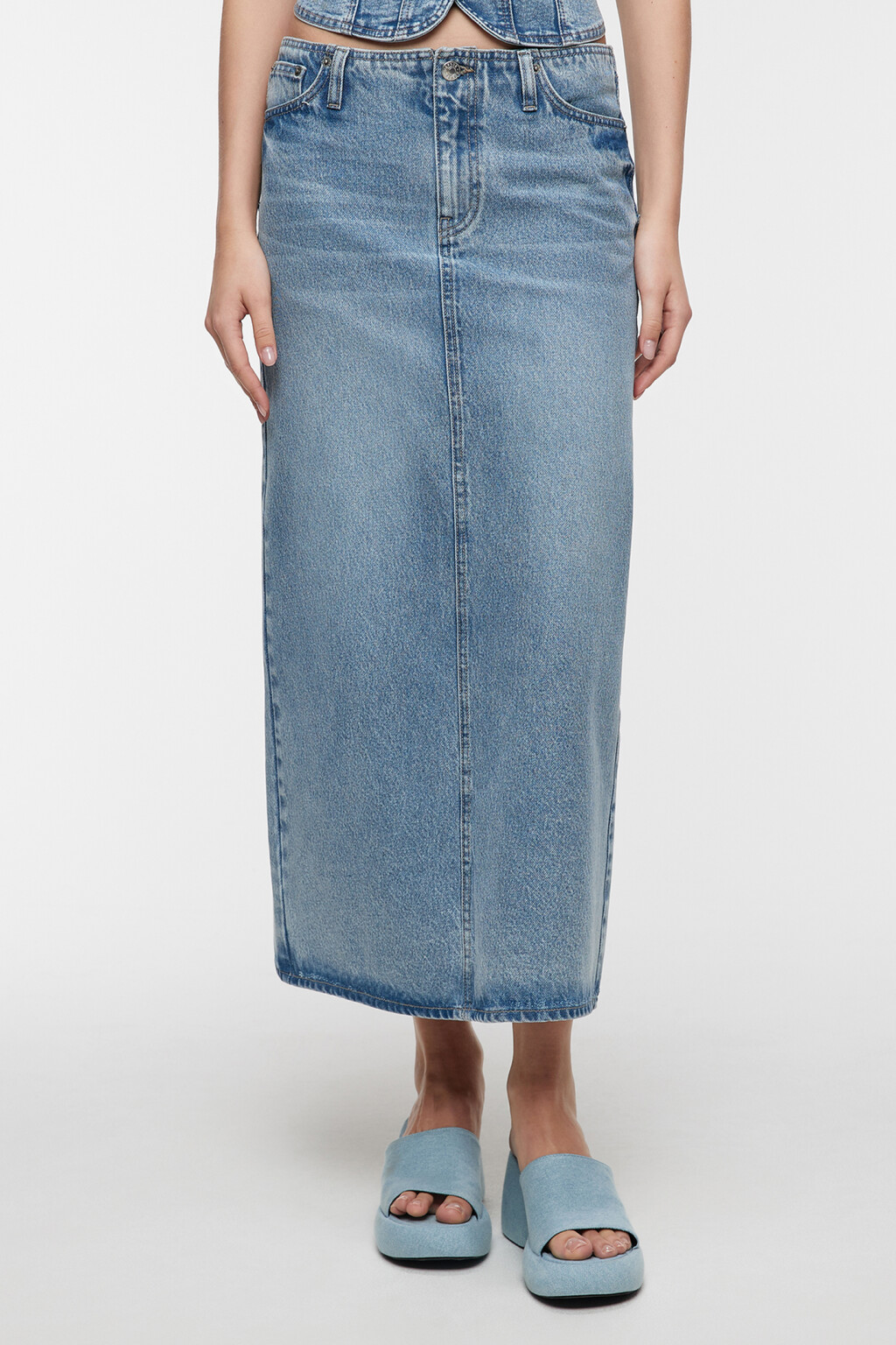 Юбка миди джинсовая с разрезом и низкой посадкой - цвет голубой - 2